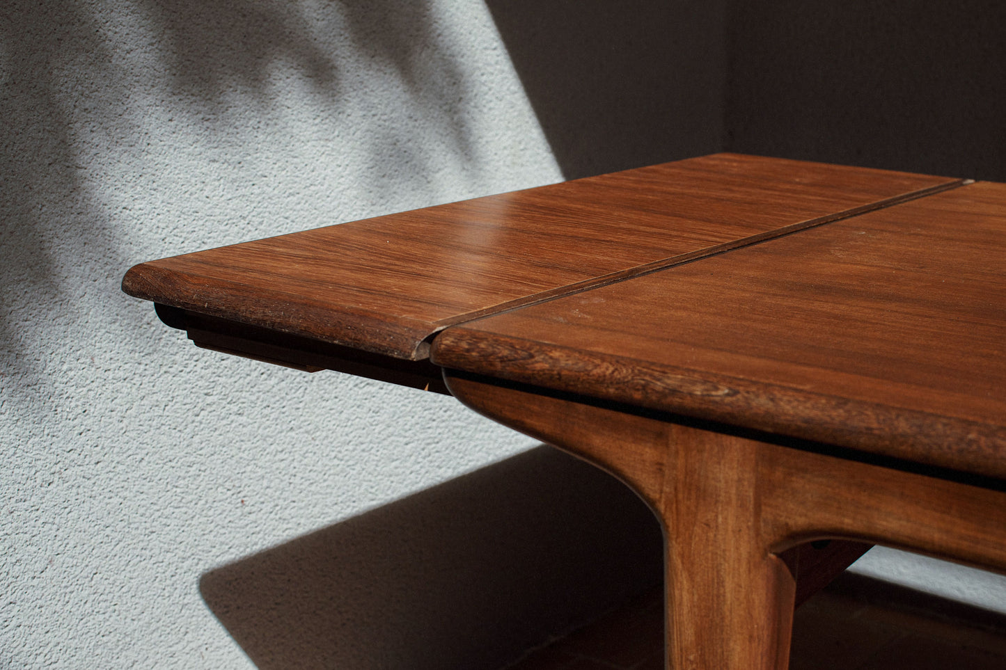Table scandinave en teck avec rallonges par Johannes Andersen, 1960