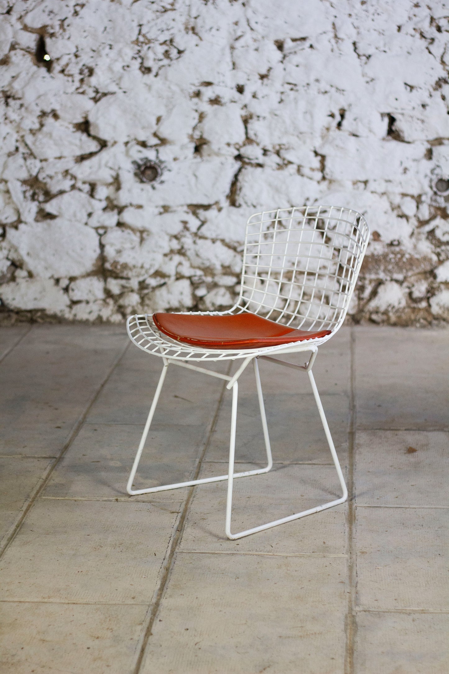 Chaise Wire blanche par Harry Bertoia