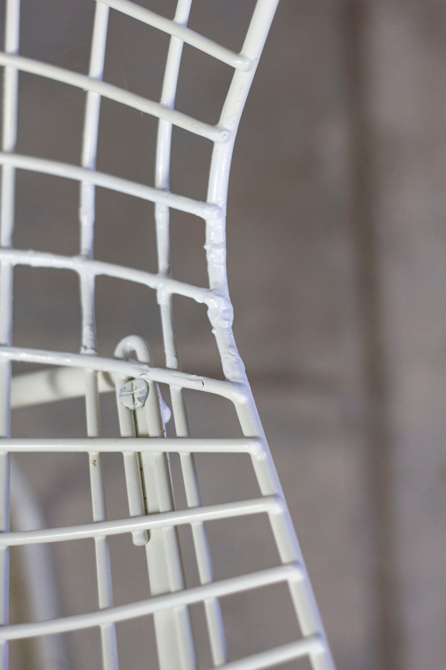 Chaise Wire blanche par Harry Bertoia