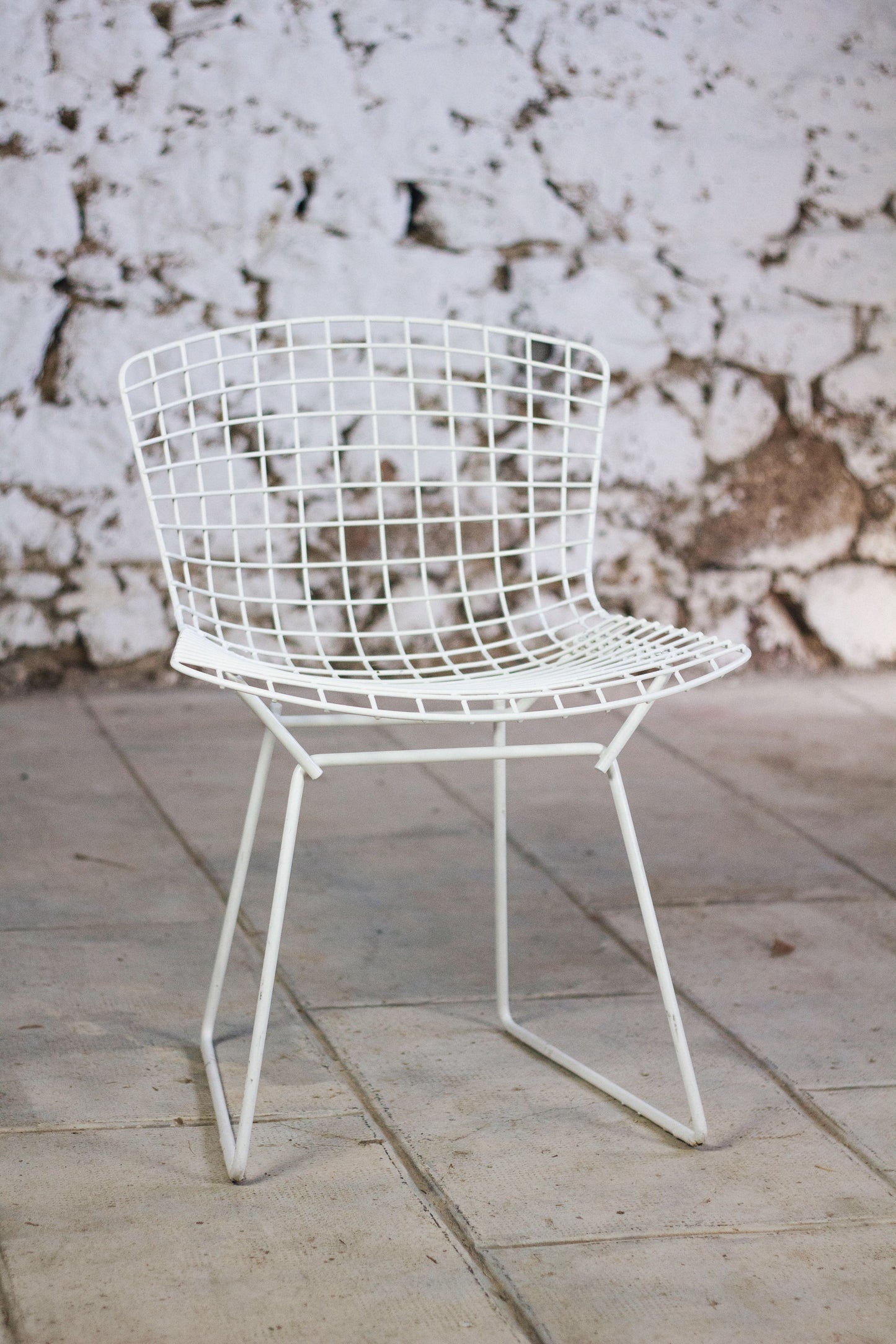 Chaise Wire blanche par Harry Bertoia