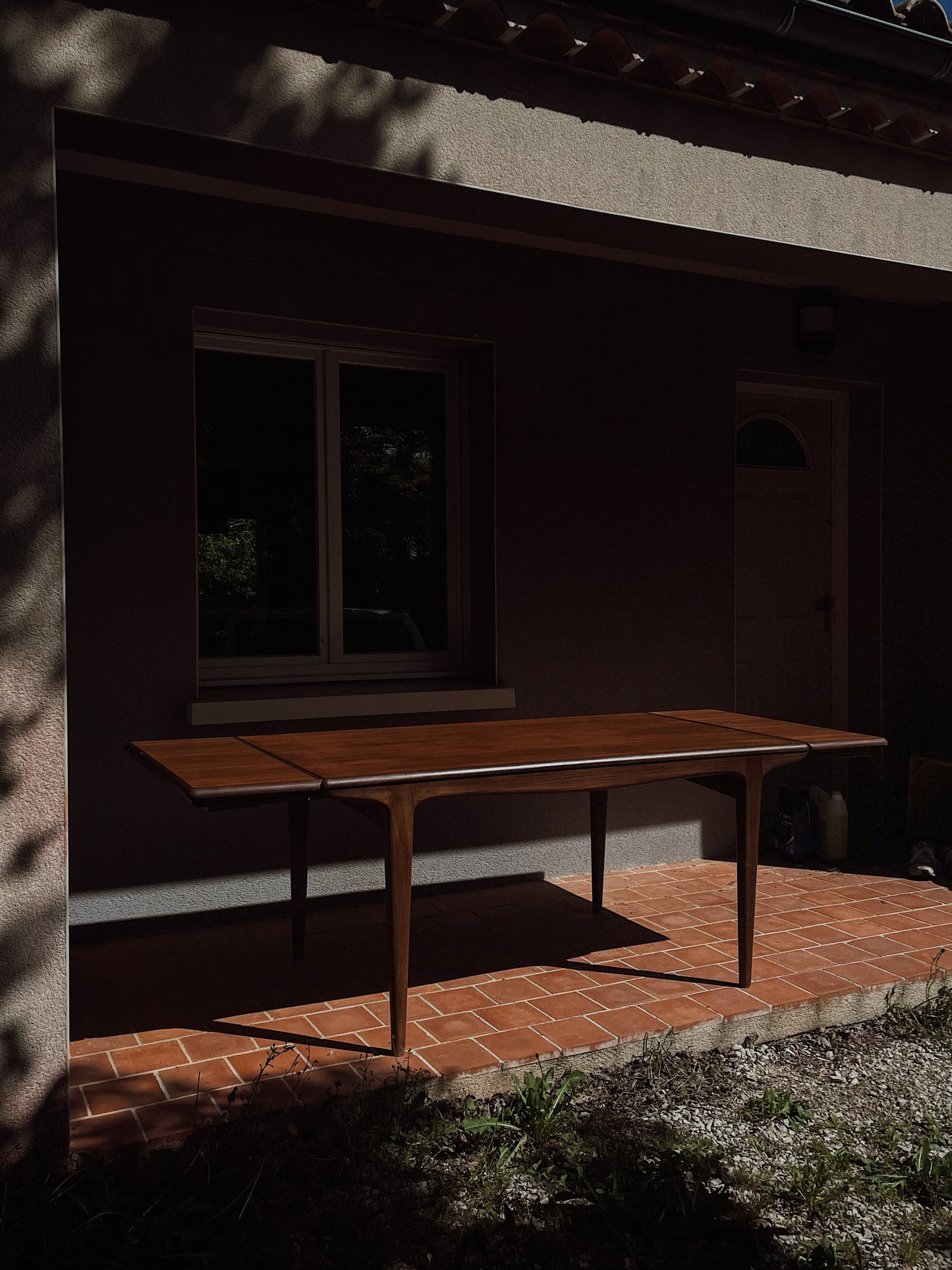 Table scandinave en teck avec rallonges par Johannes Andersen, 1960