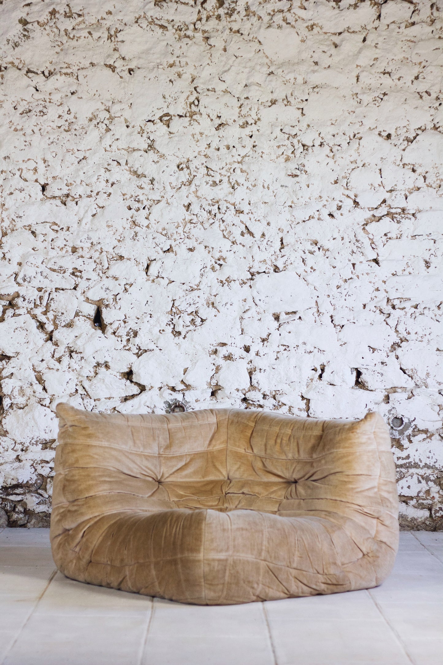 Chauffeuse d'angle Togo velours beige par Michel Ducaroy pour Ligne Roset