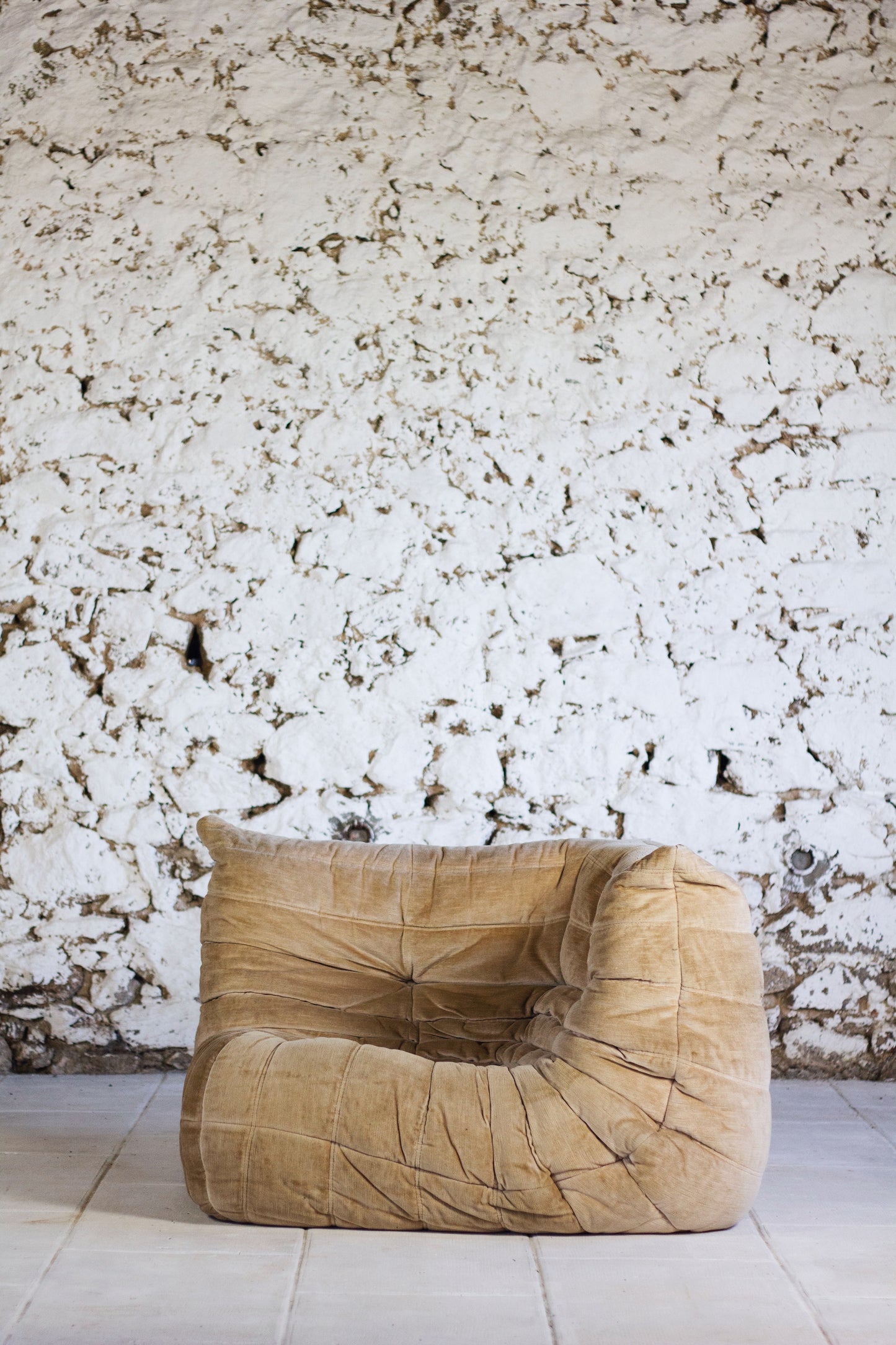 Chauffeuse d'angle Togo velours beige par Michel Ducaroy pour Ligne Roset