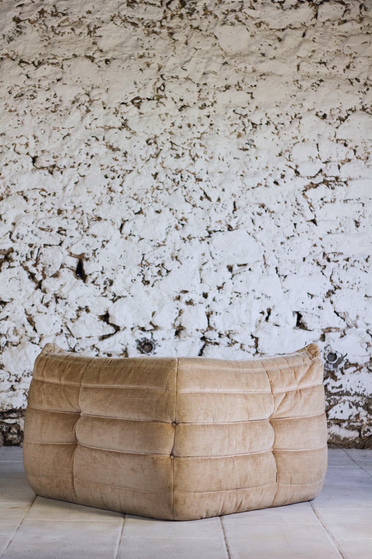 Chauffeuse d'angle Togo velours beige par Michel Ducaroy pour Ligne Roset