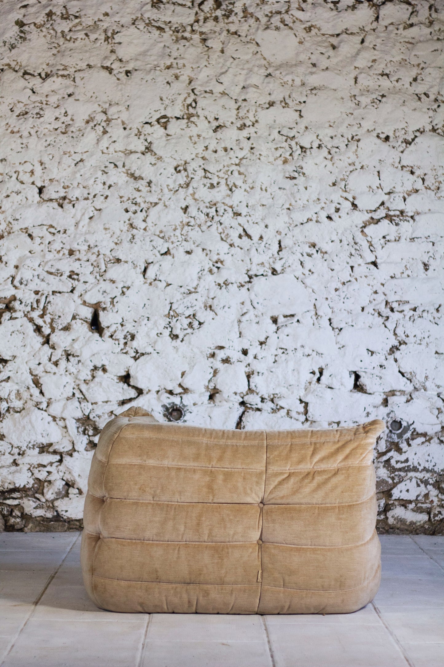 Chauffeuse d'angle Togo velours beige par Michel Ducaroy pour Ligne Roset