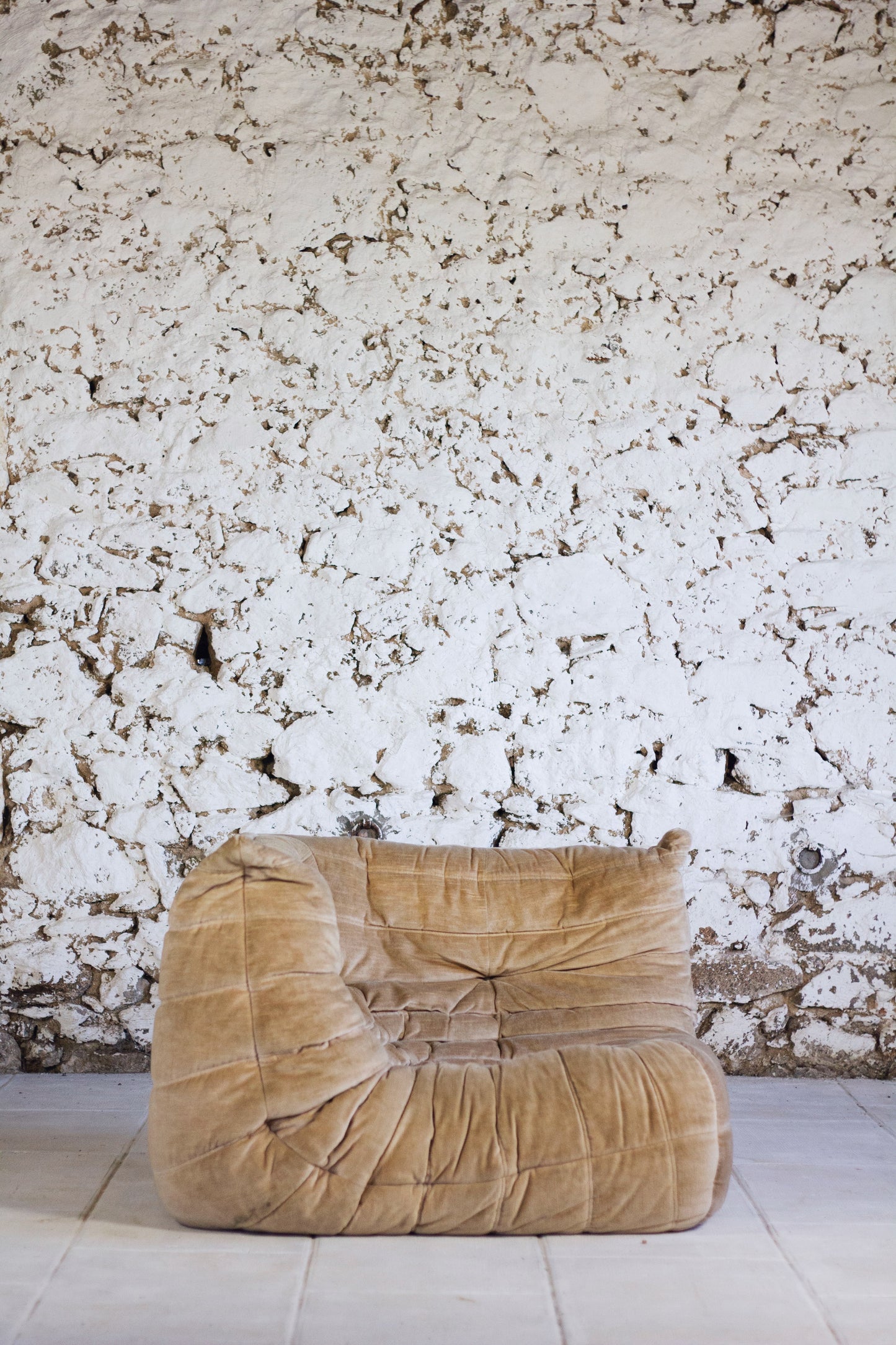 Chauffeuse d'angle Togo velours beige par Michel Ducaroy pour Ligne Roset