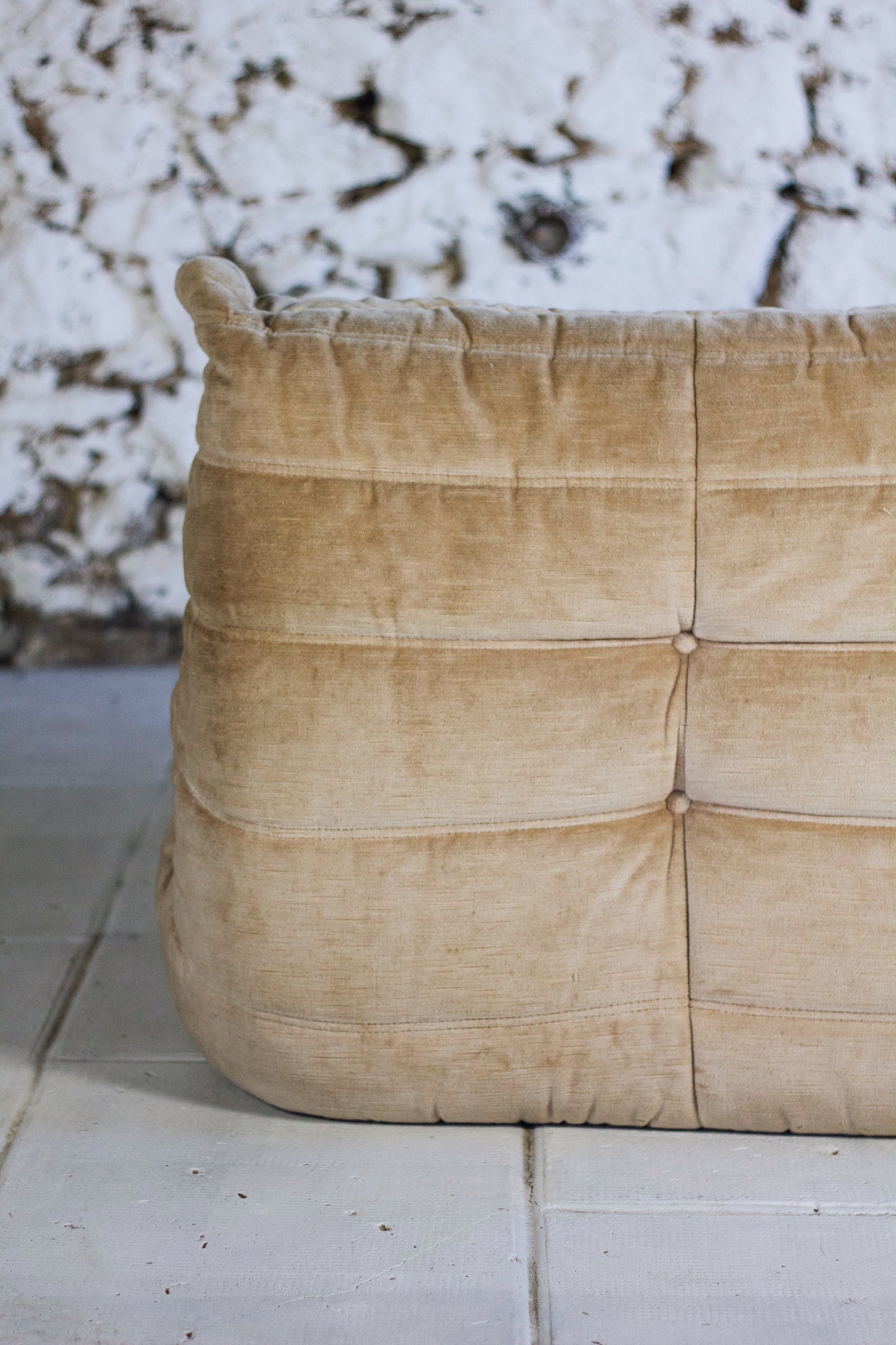 Chauffeuse d'angle Togo velours beige par Michel Ducaroy pour Ligne Roset