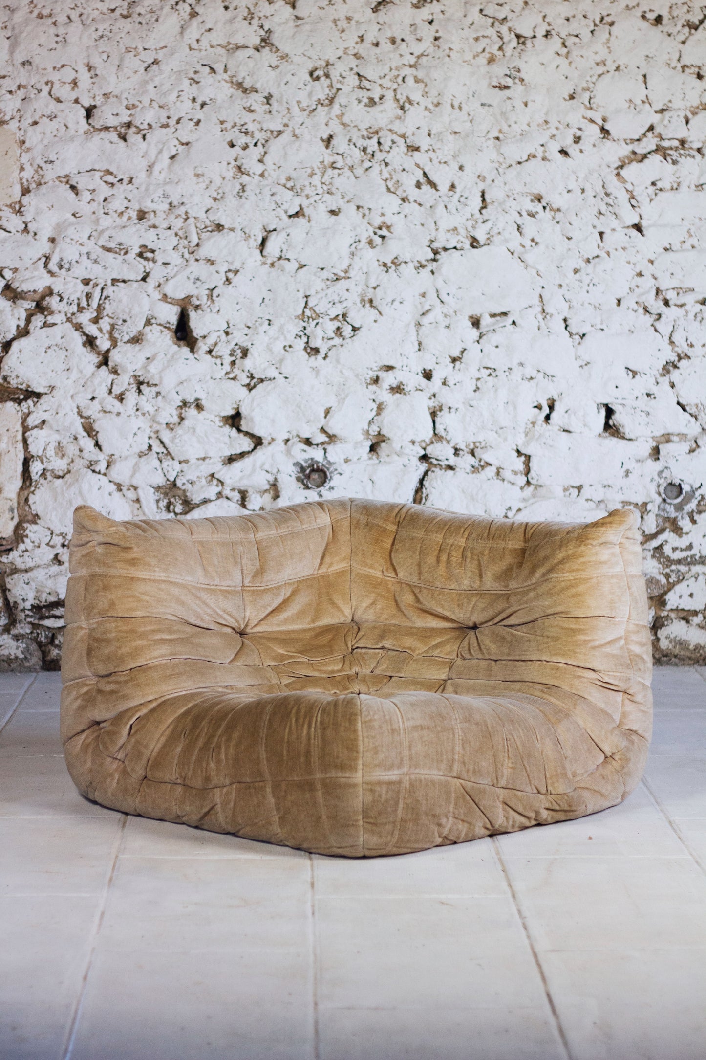 Chauffeuse d'angle Togo velours beige par Michel Ducaroy pour Ligne Roset