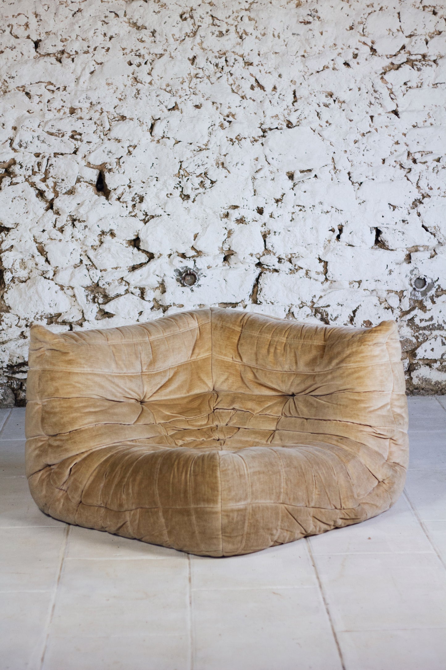 Chauffeuse d'angle Togo velours beige par Michel Ducaroy pour Ligne Roset