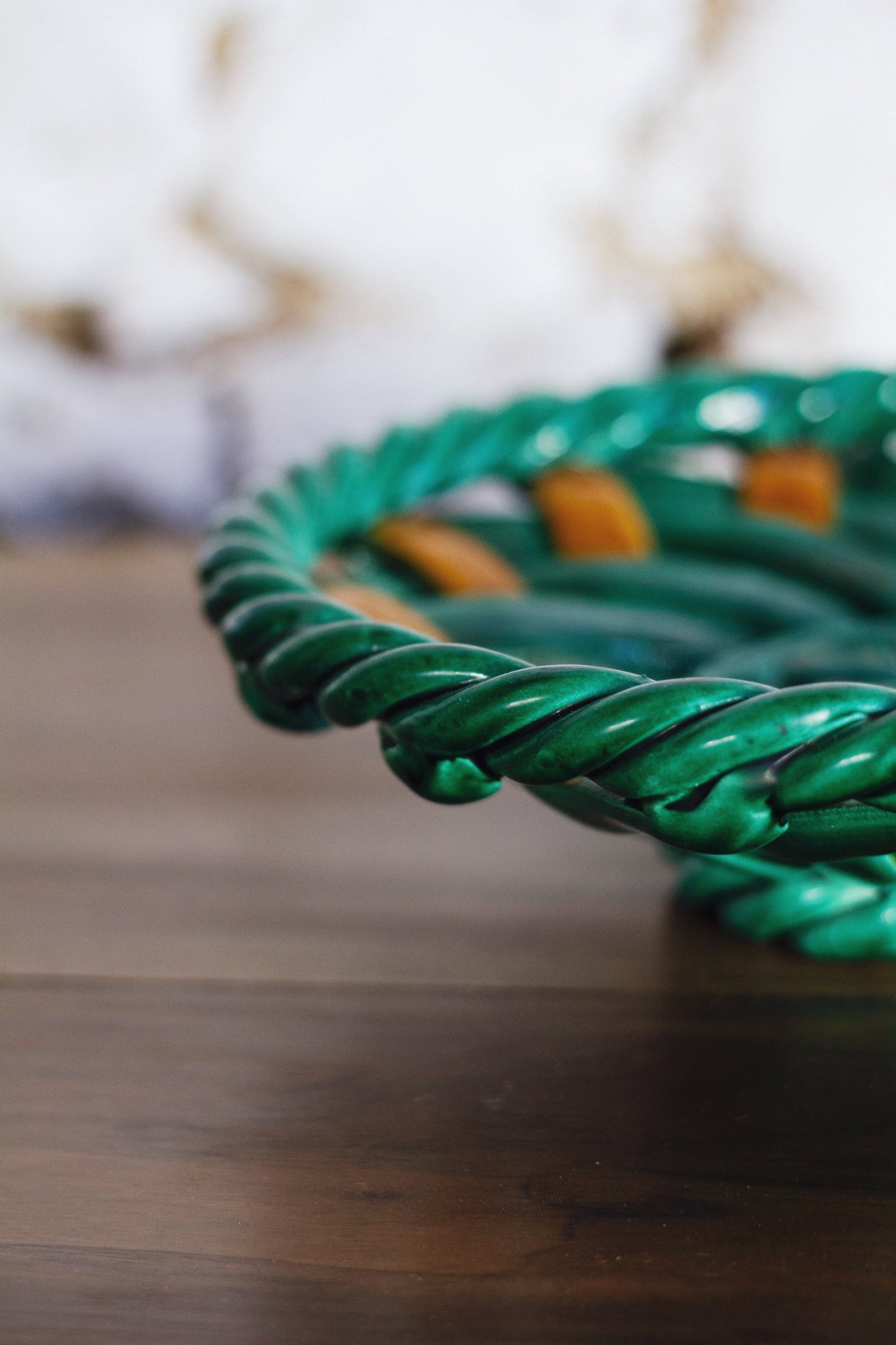Corbeille ou coupe à fruits en céramique tressée Vallauris