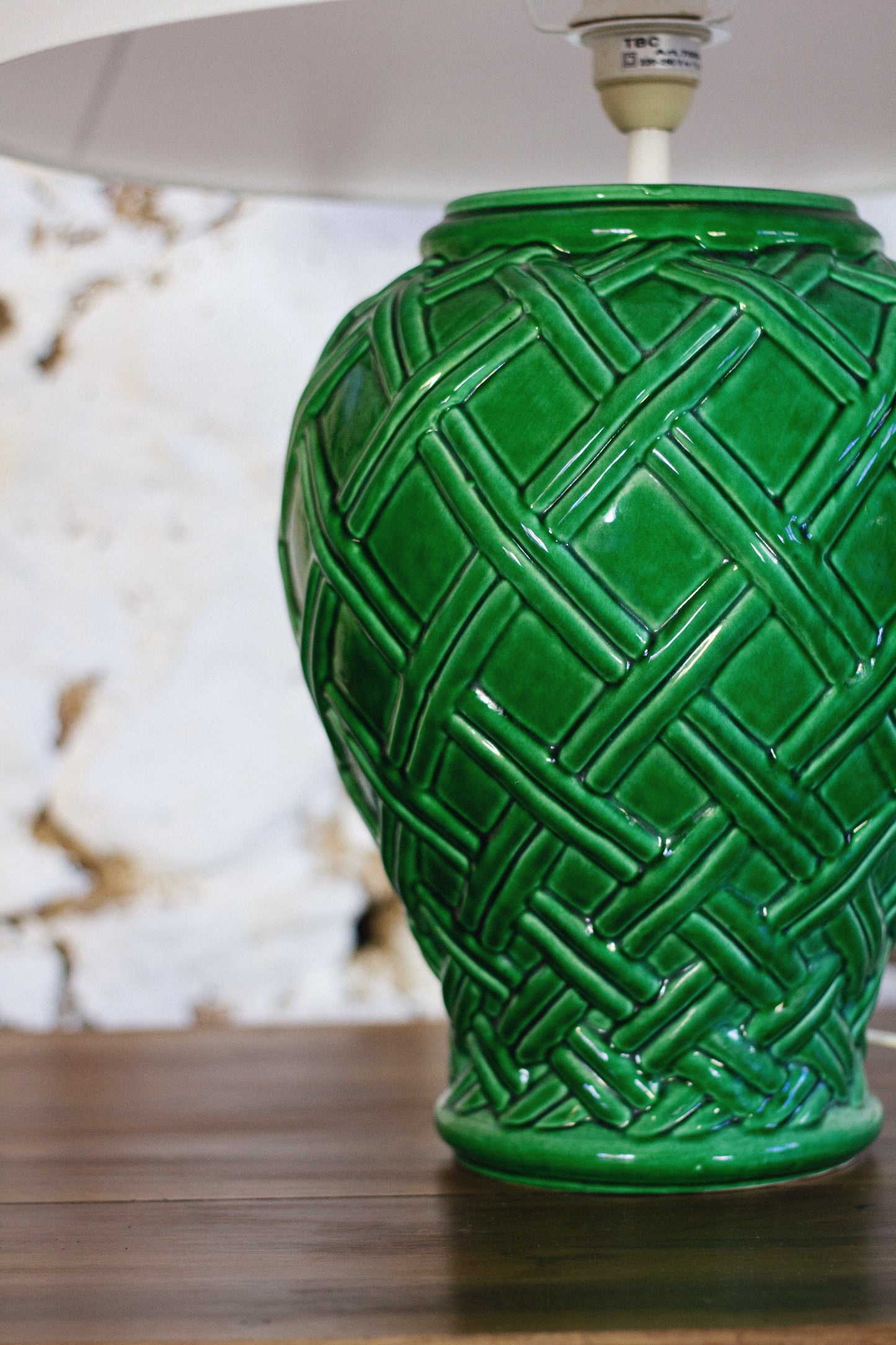 Lampe en faïence verte tressée