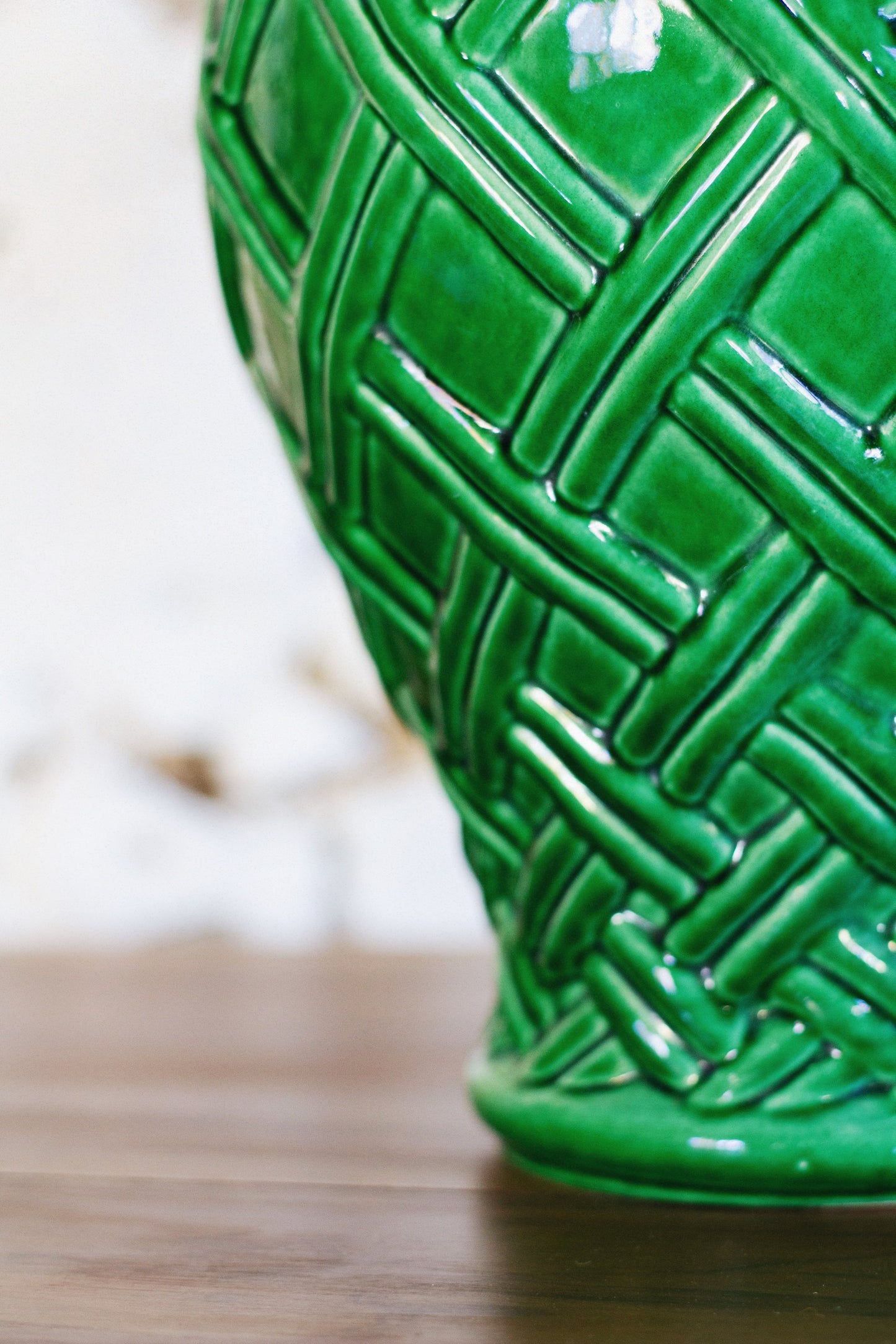 Lampe en faïence verte tressée