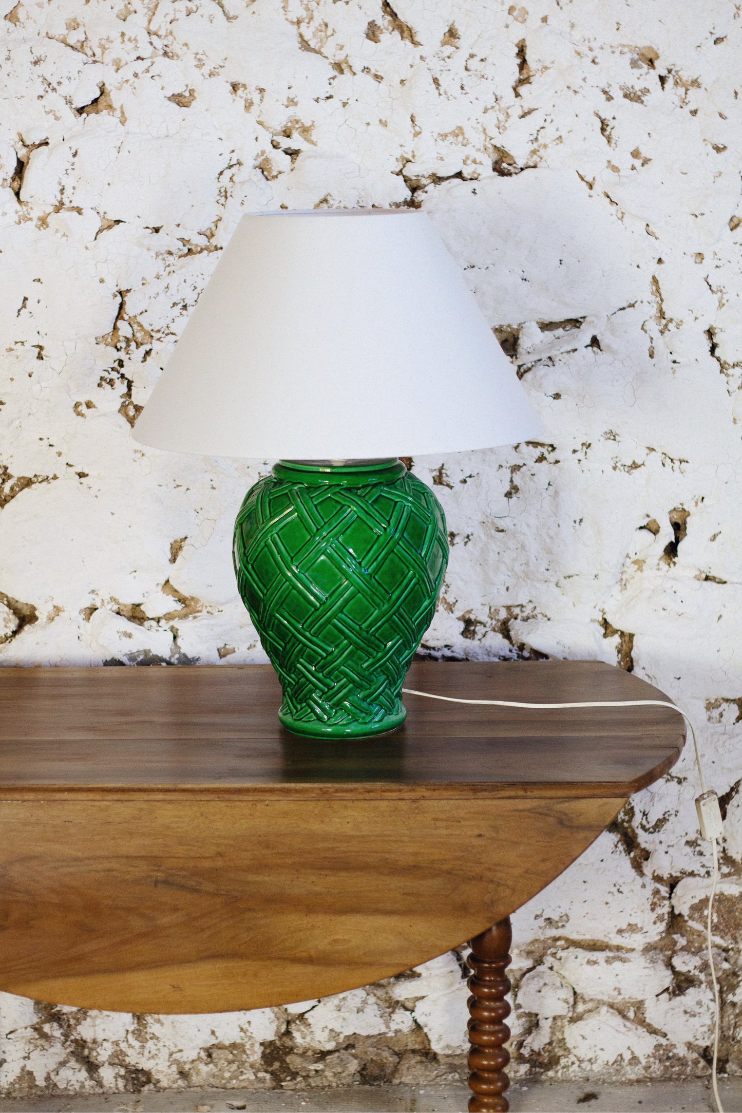 Lampe en faïence verte tressée