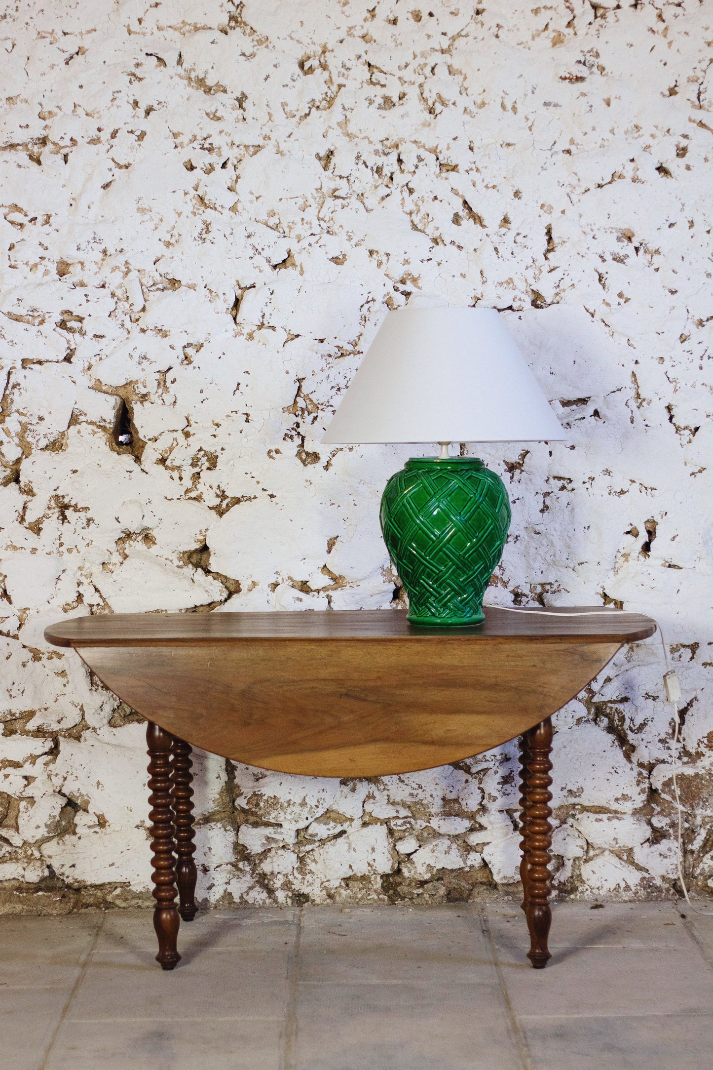 Lampe en faïence verte tressée