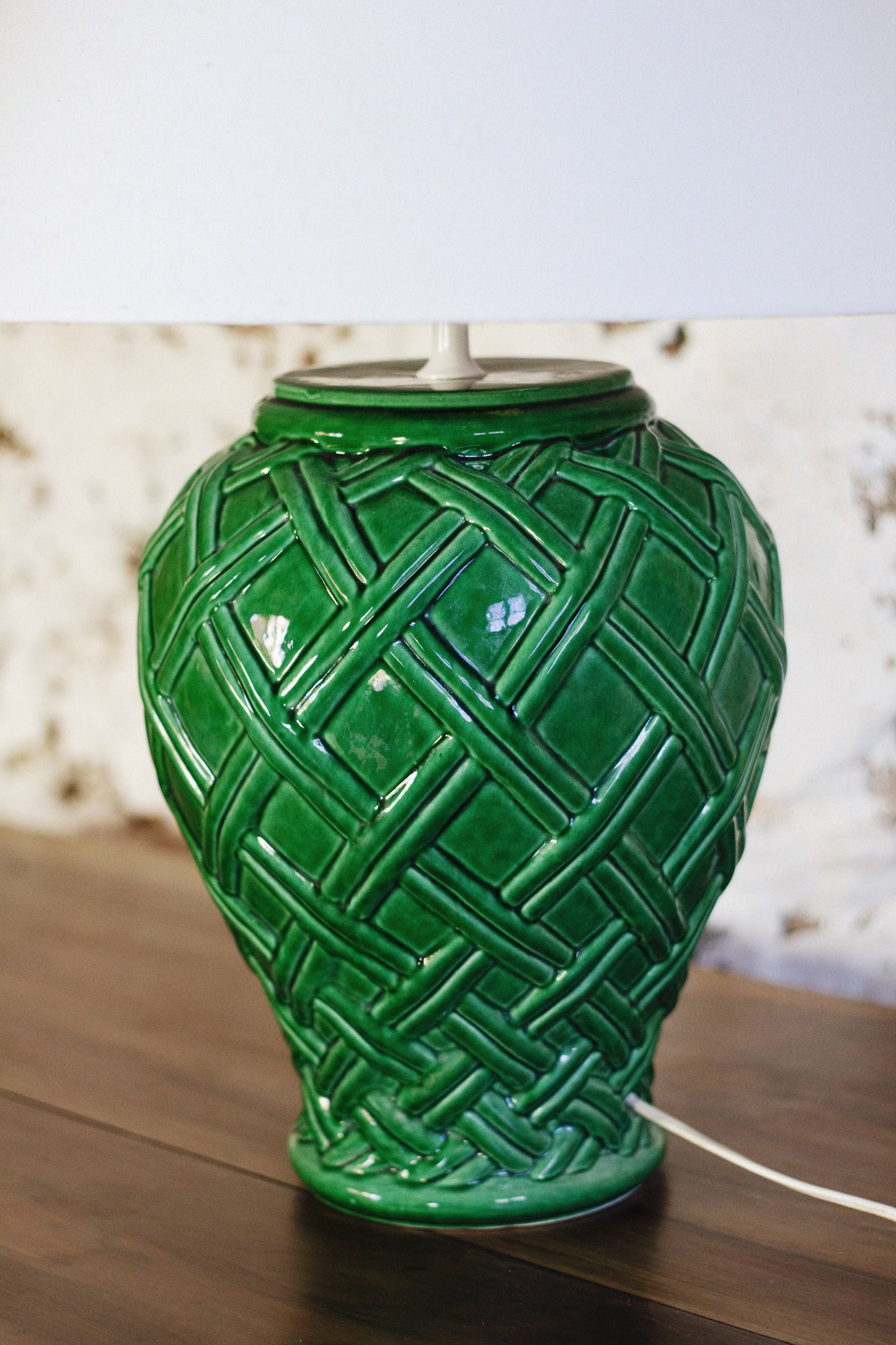 Lampe en faïence verte tressée