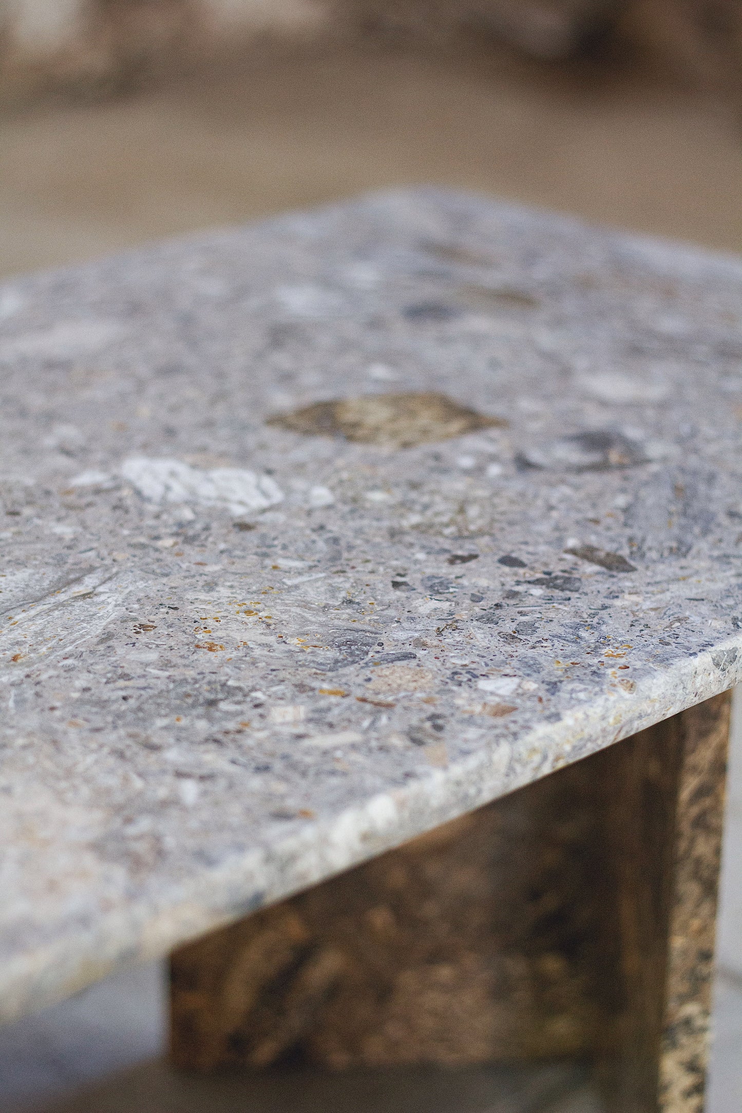 Table basse en travertin terrazzo, 1970