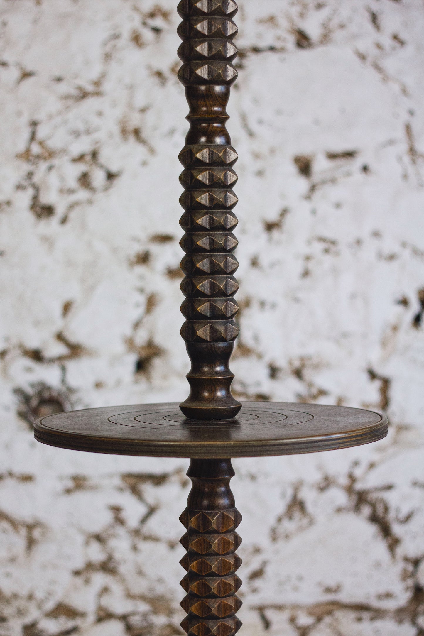 Lampadaire art déco en bois style Charles Dudouyt