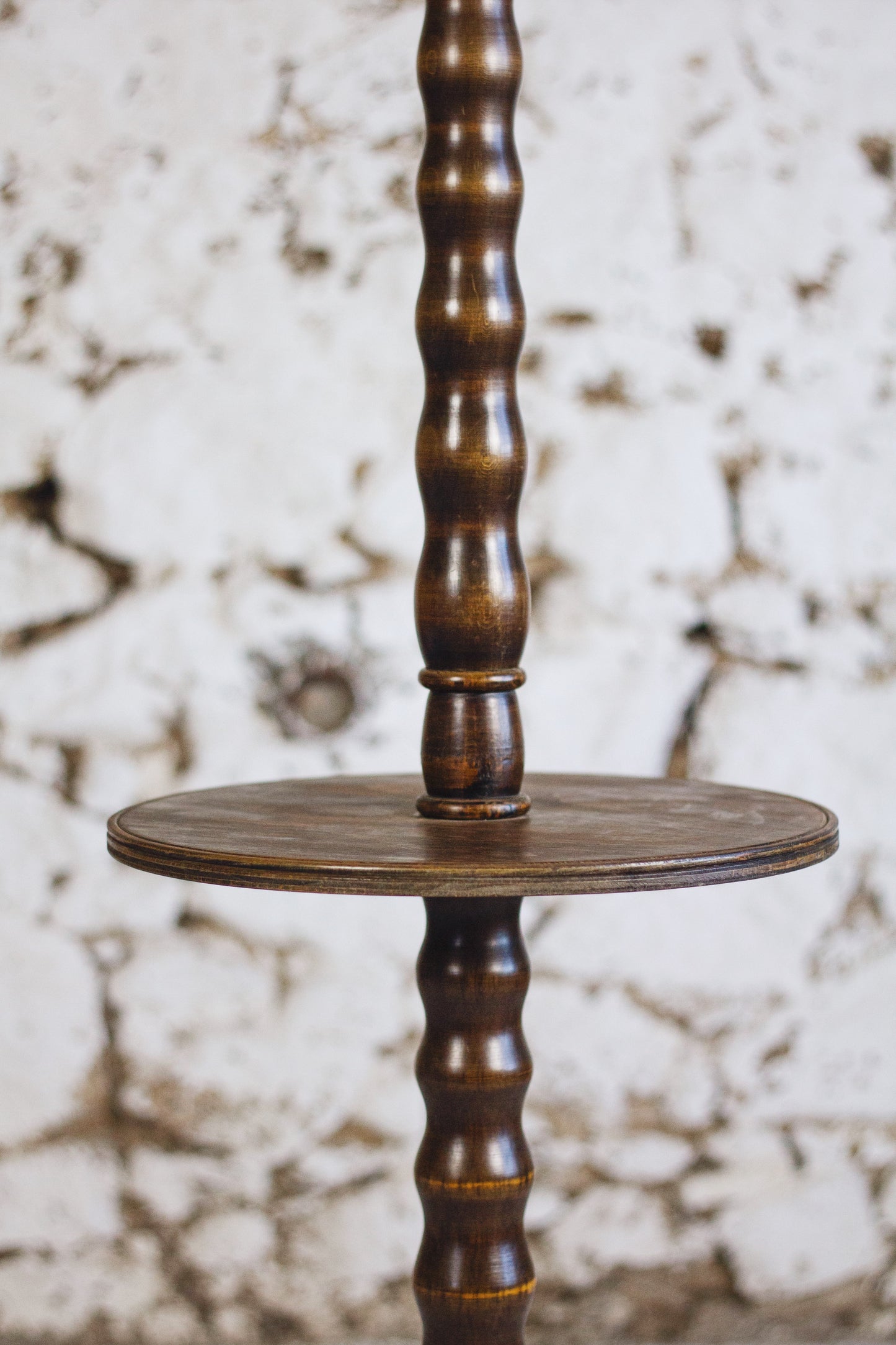 Lampadaire néo-rustique en bois tourné, 1950