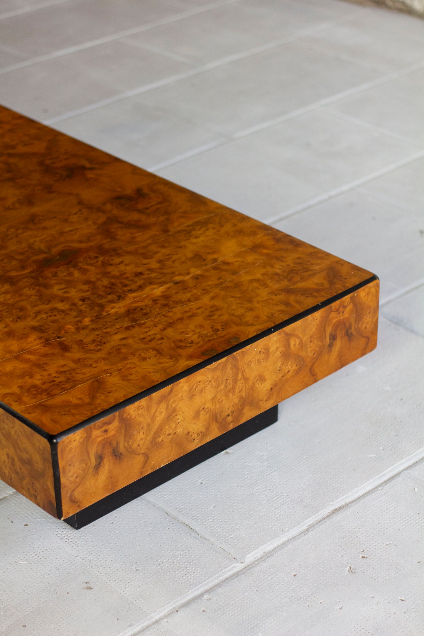 Table basse en loupe d'orme, 1970