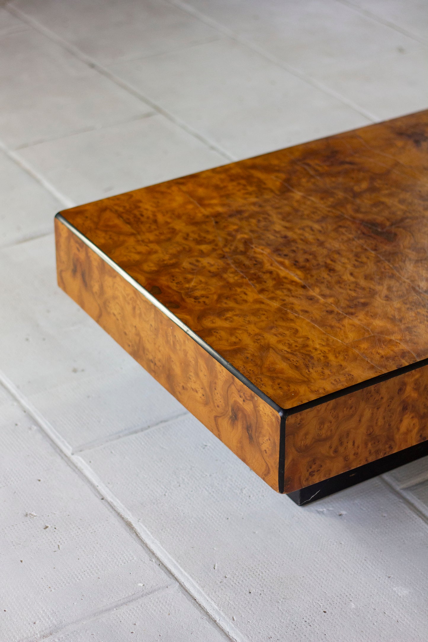 Table basse en loupe d'orme, 1970