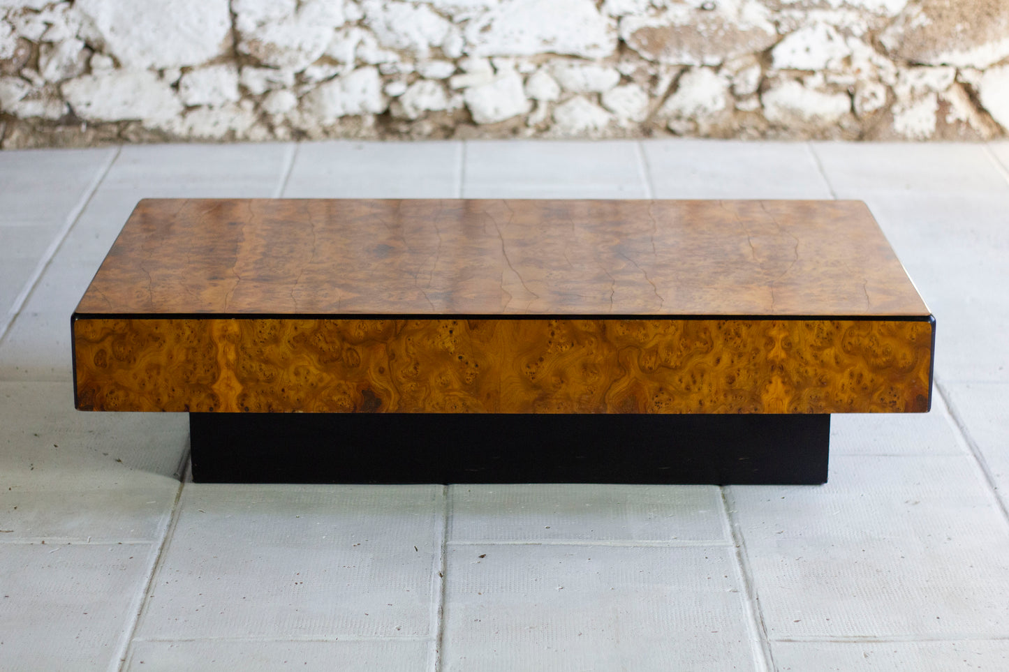 Table basse en loupe d'orme, 1970