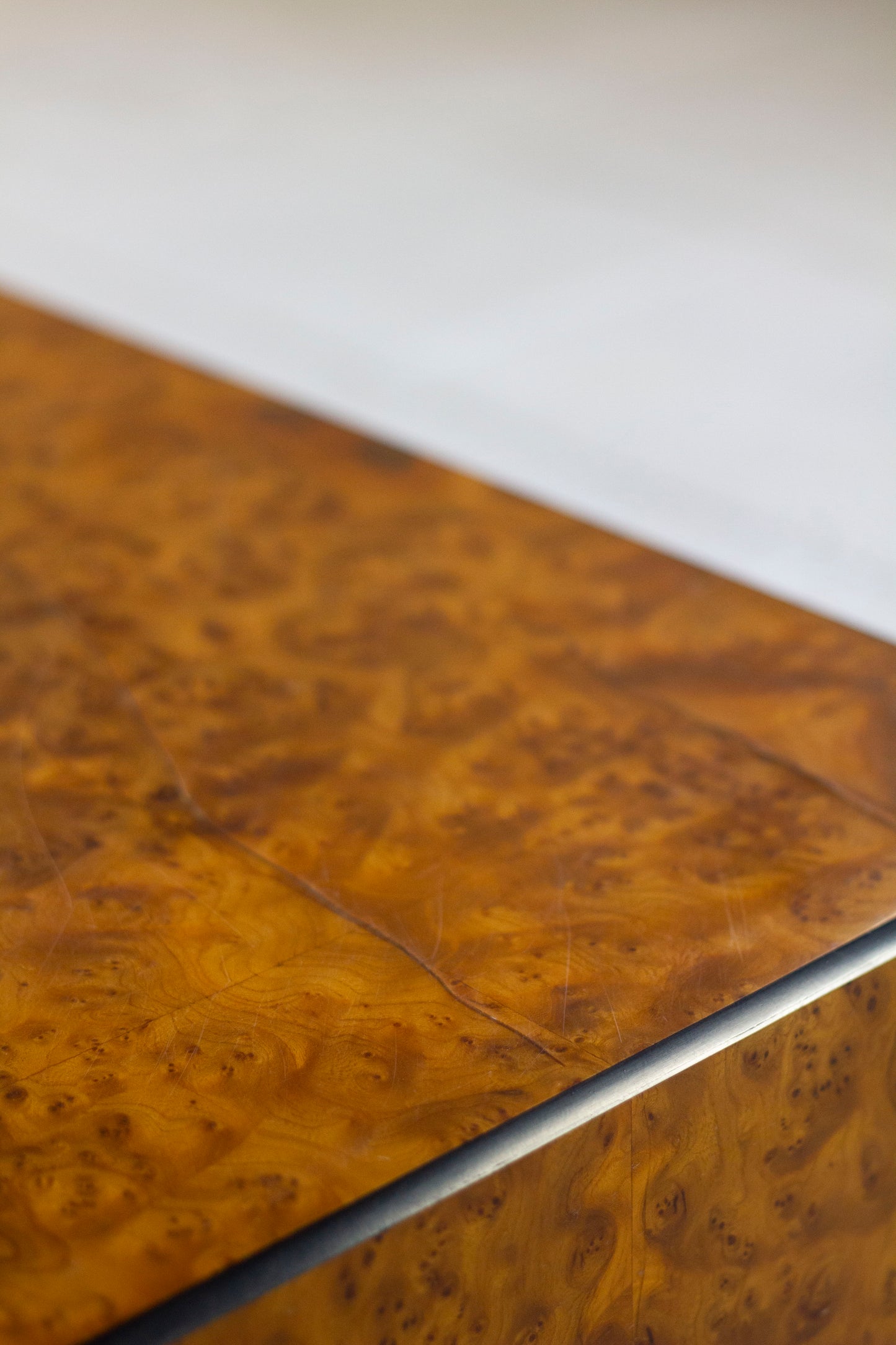 Table basse en loupe d'orme, 1970