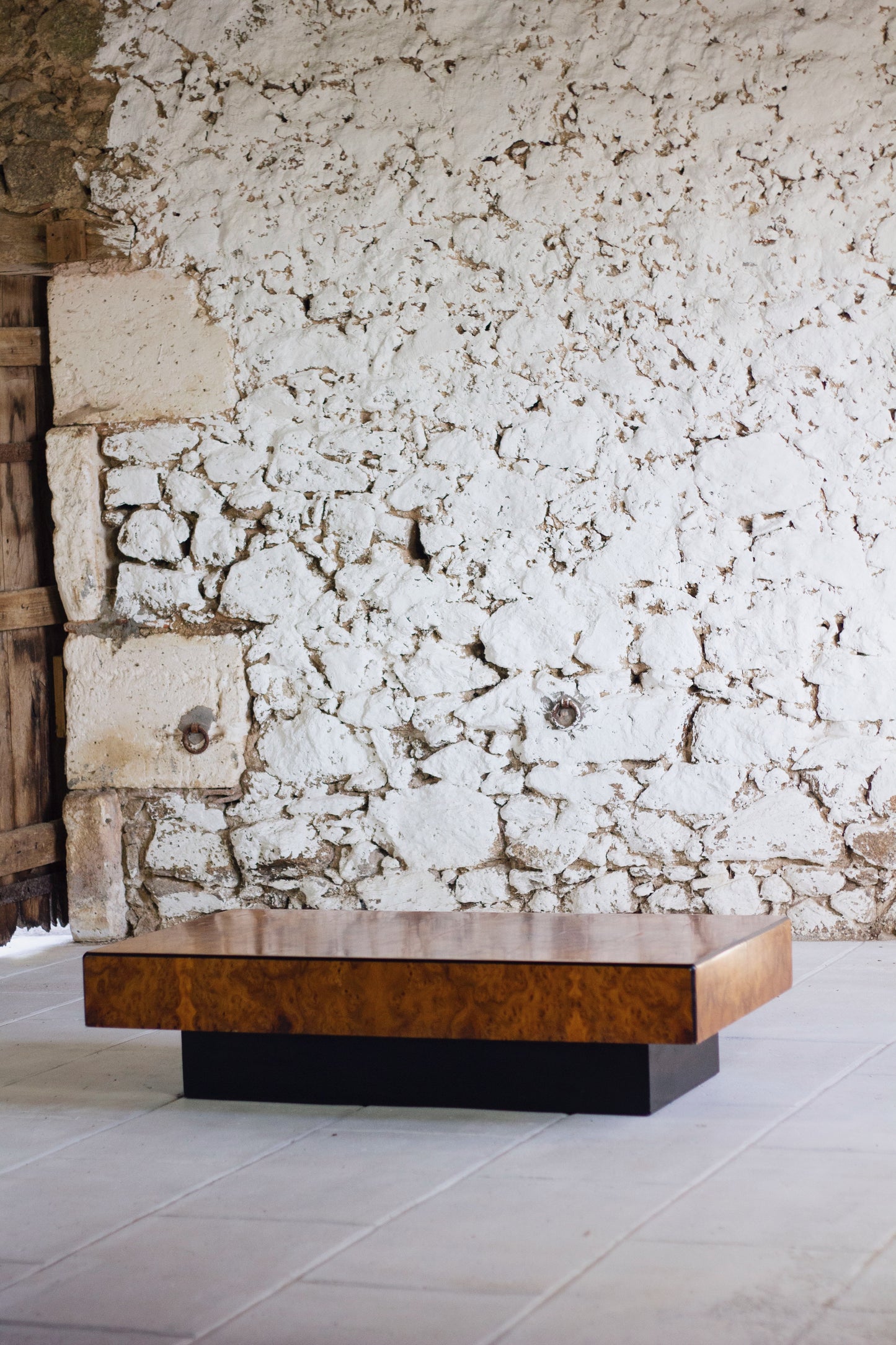 Table basse en loupe d'orme, 1970