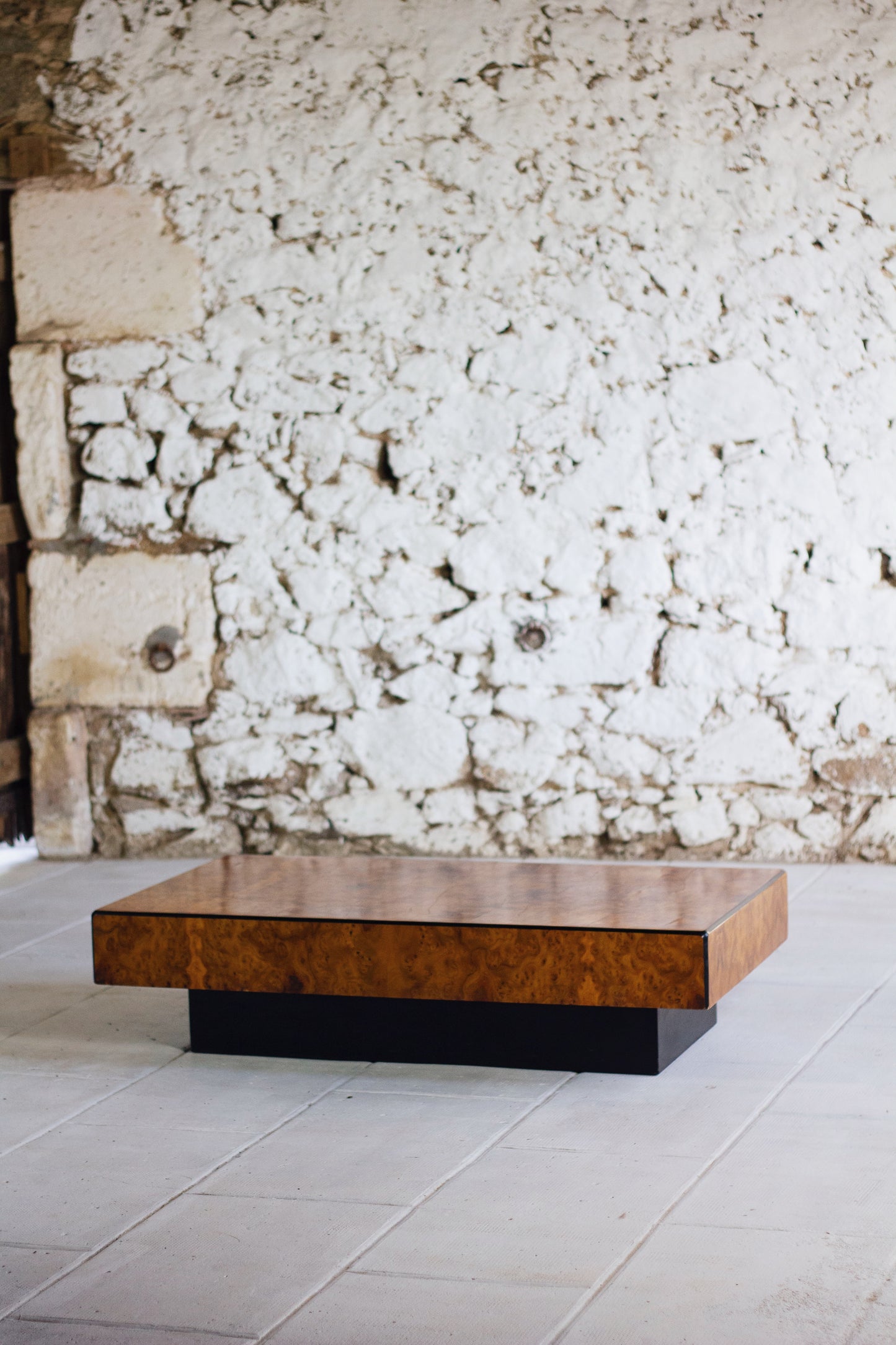 Table basse en loupe d'orme, 1970