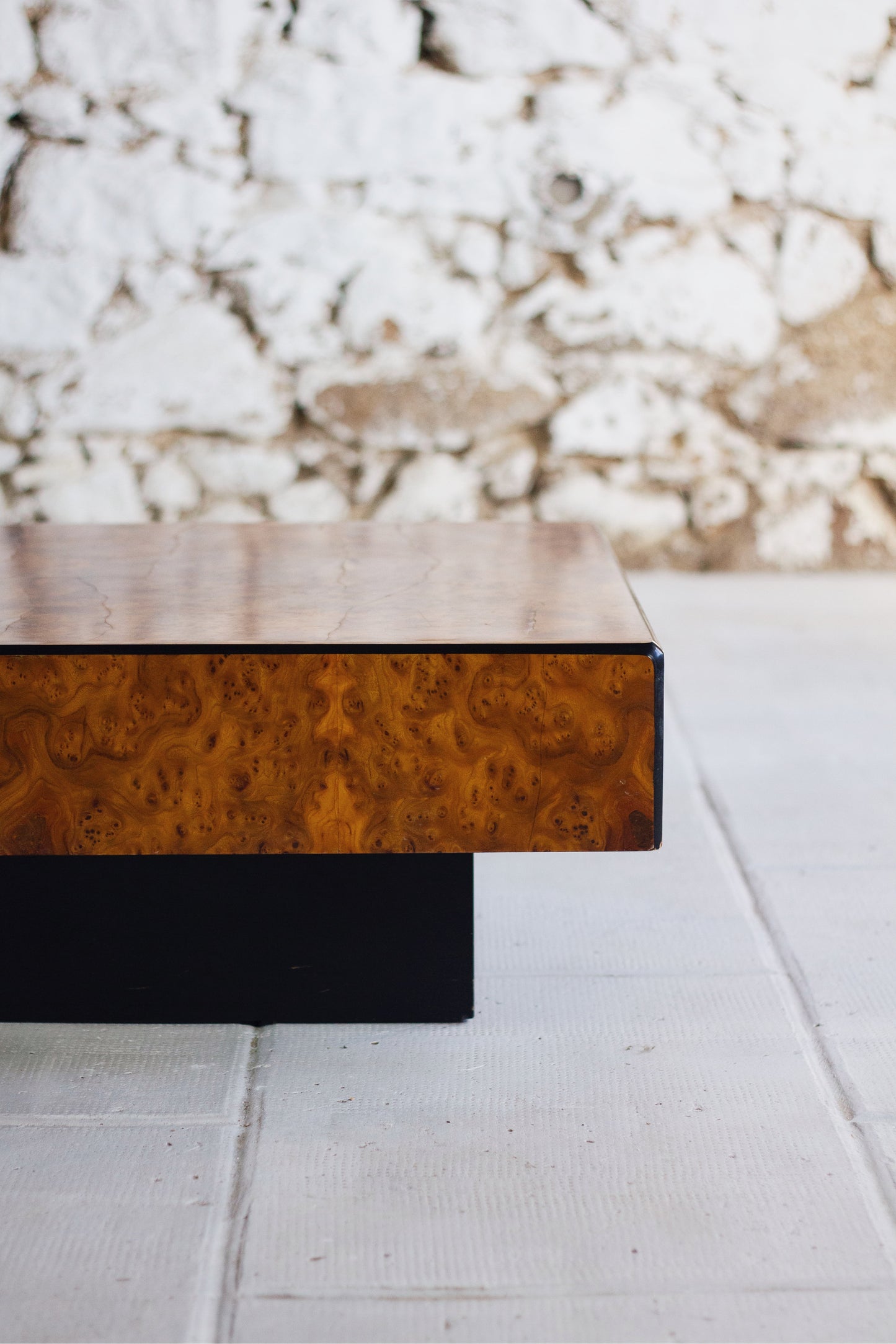 Table basse en loupe d'orme, 1970