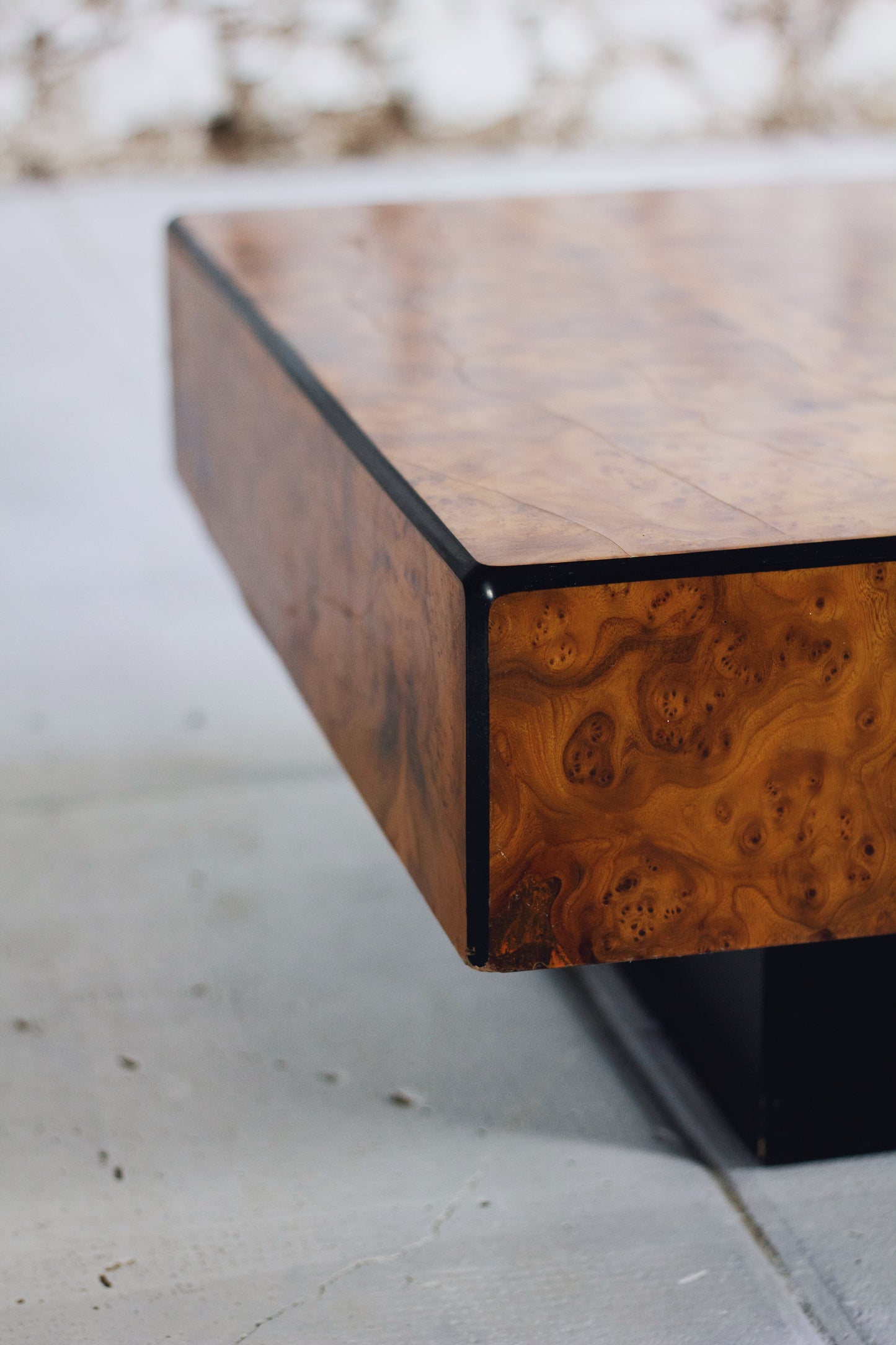 Table basse en loupe d'orme, 1970