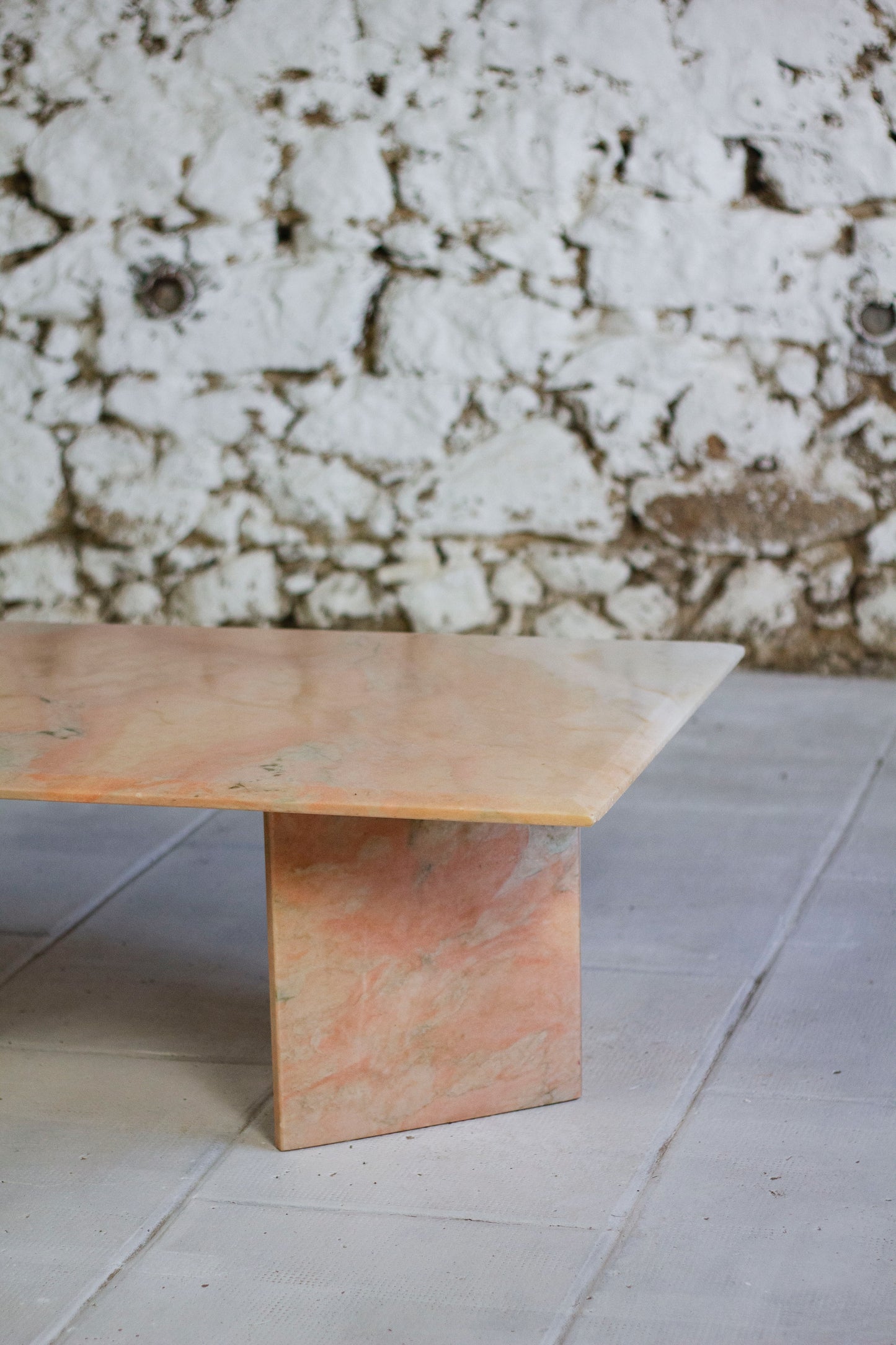 Table basse en marbre rose, 1970
