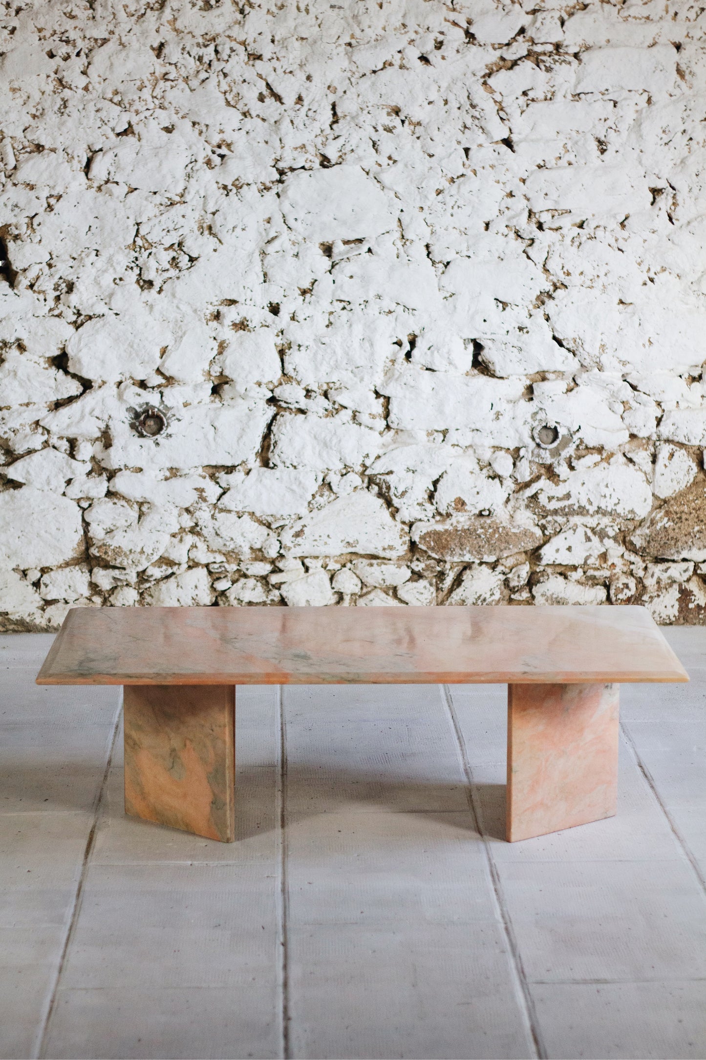 Table basse en marbre rose, 1970