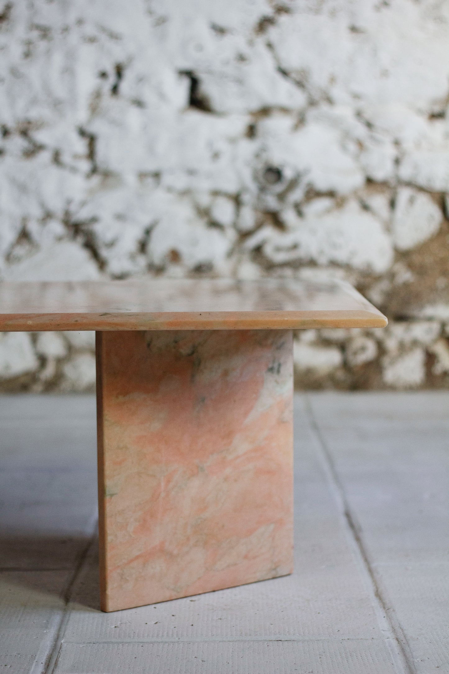 Table basse en marbre rose, 1970