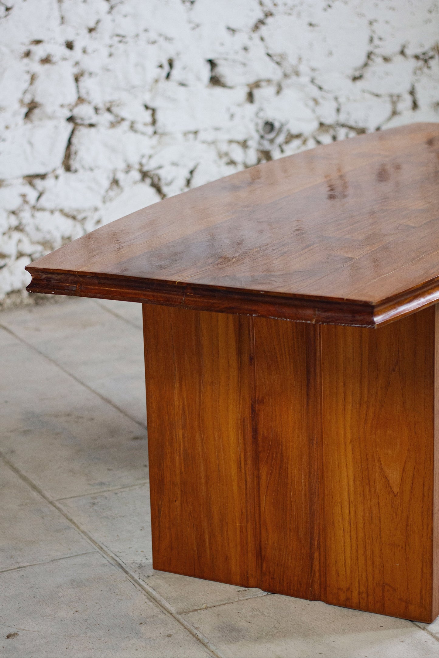 Grande table en orme massif dans le style de Pierre Chapo ou Maison Regain, 1970