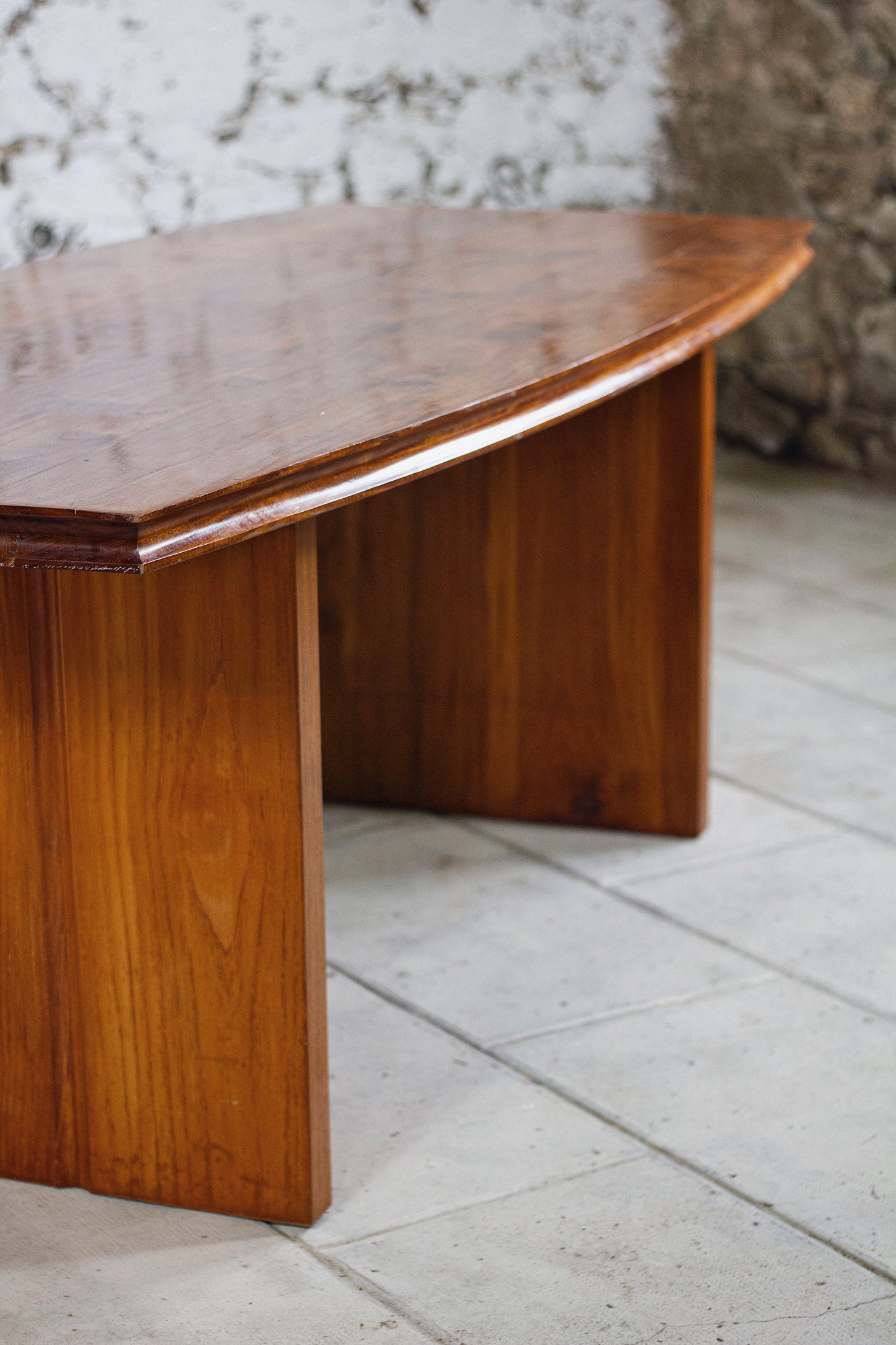 Grande table en orme massif dans le style de Pierre Chapo ou Maison Regain, 1970