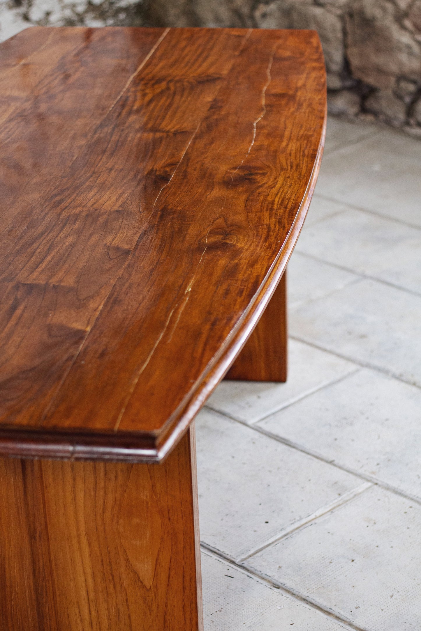 Grande table en orme massif dans le style de Pierre Chapo ou Maison Regain, 1970
