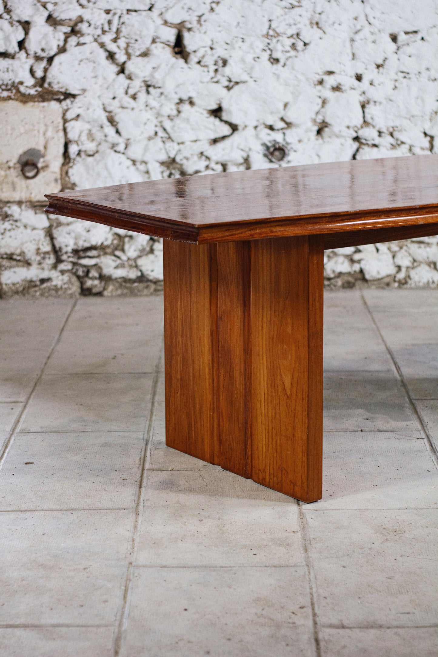 Grande table en orme massif dans le style de Pierre Chapo ou Maison Regain, 1970