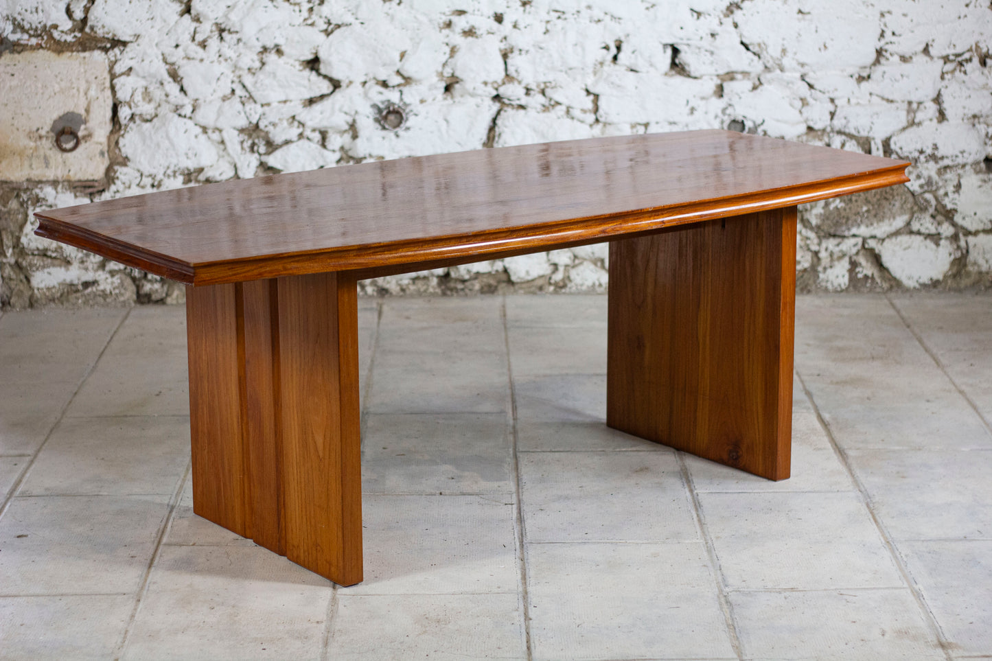 Grande table en orme massif dans le style de Pierre Chapo ou Maison Regain, 1970