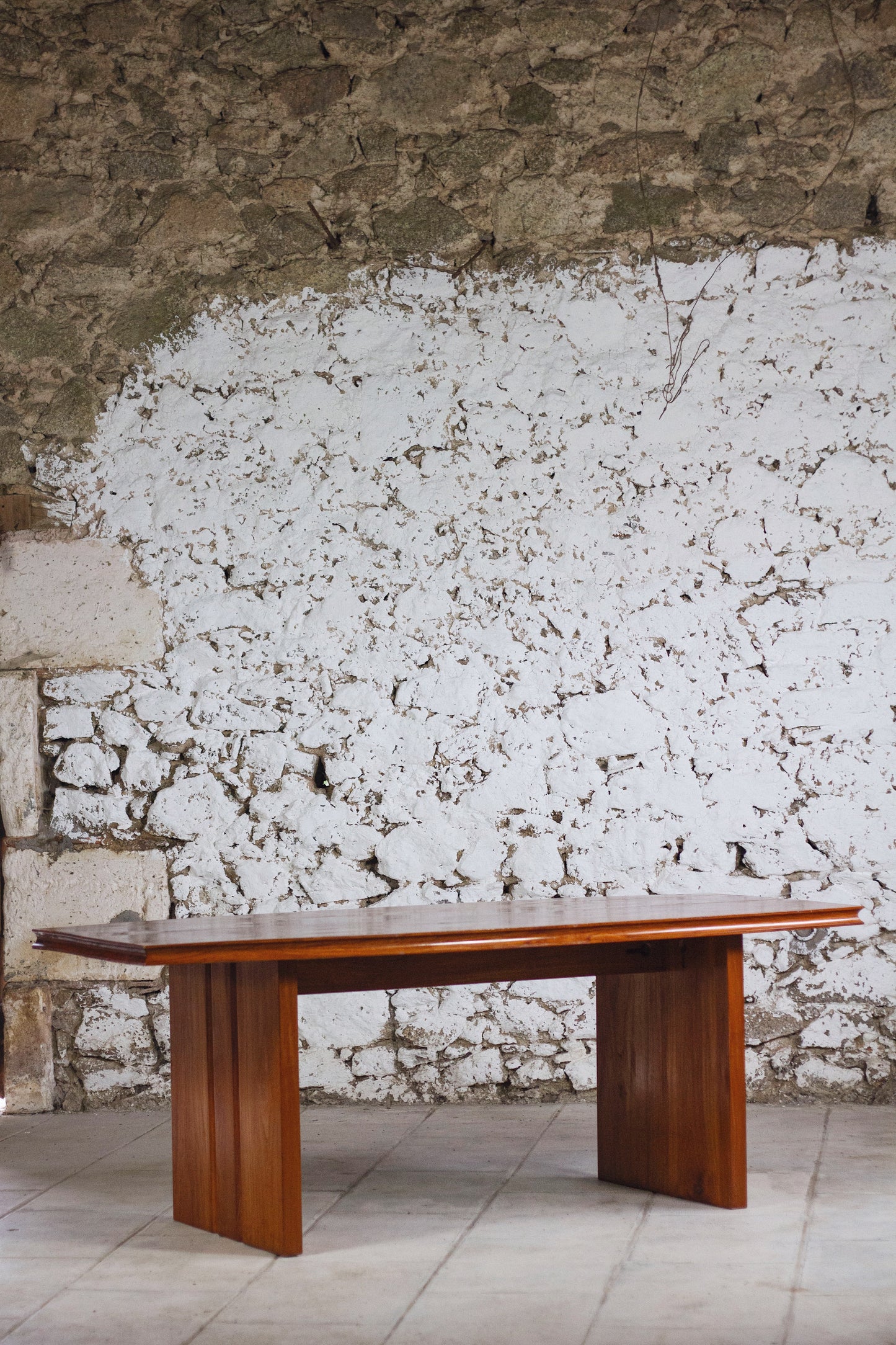 Grande table en orme massif dans le style de Pierre Chapo ou Maison Regain, 1970