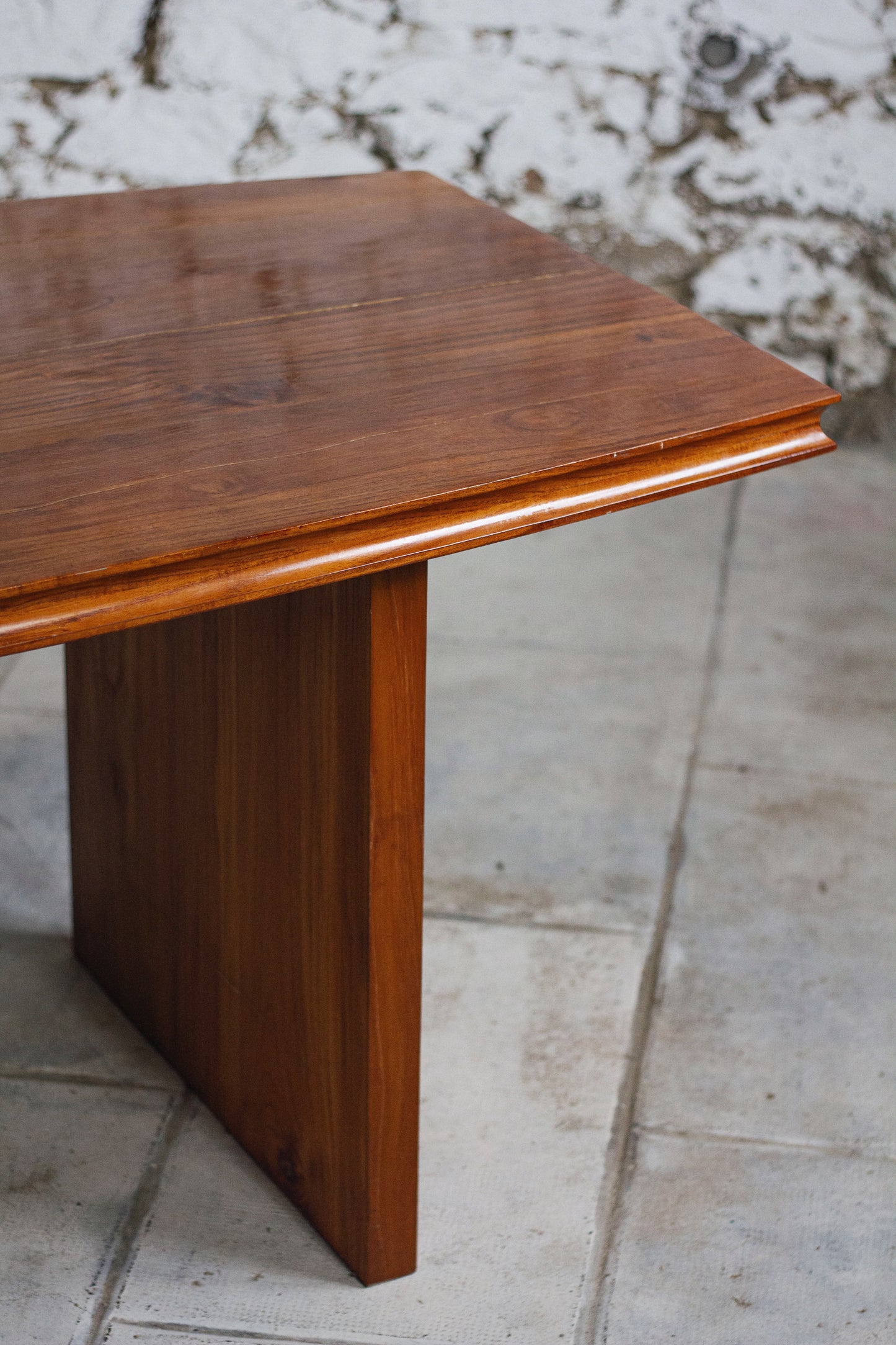 Grande table en orme massif dans le style de Pierre Chapo ou Maison Regain, 1970