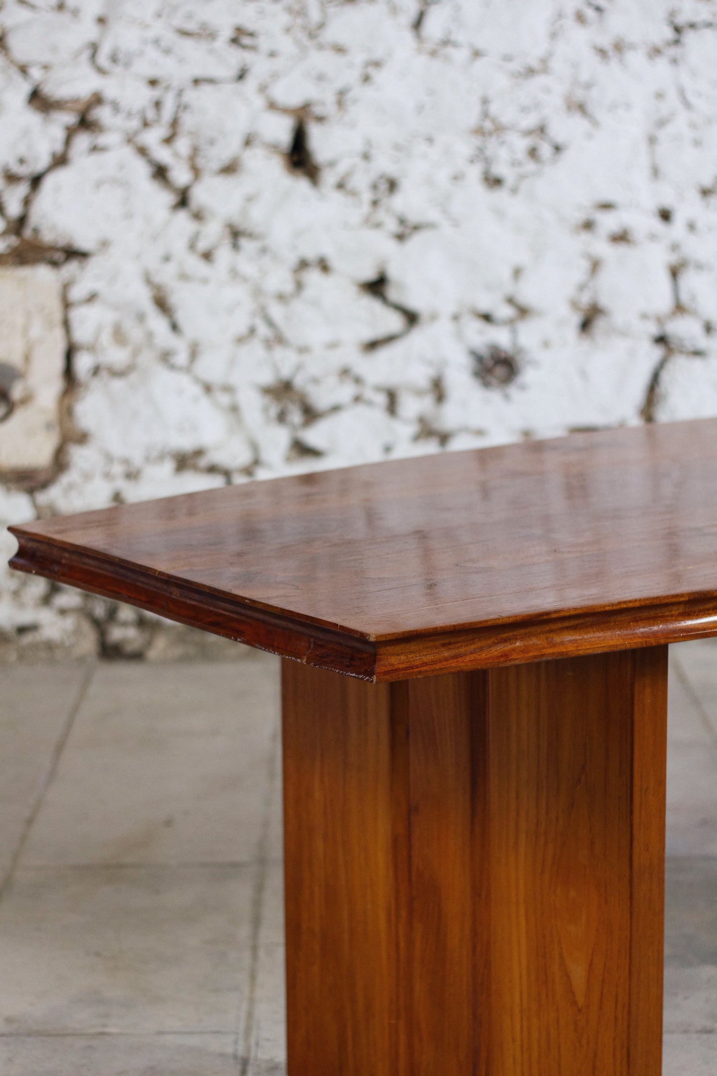 Grande table en orme massif dans le style de Pierre Chapo ou Maison Regain, 1970