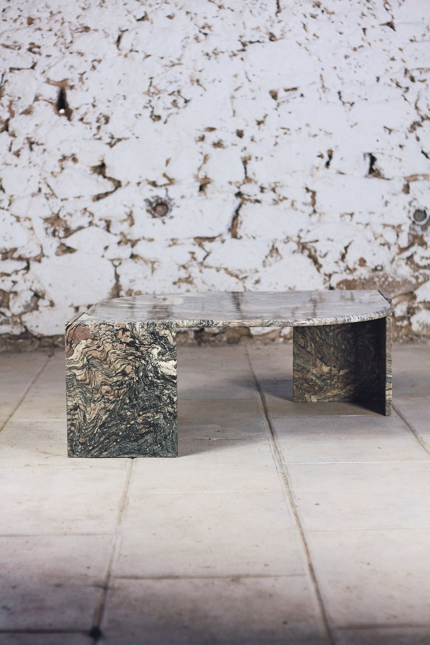 Table basse en marbre forme oeil par Roche Bobois, 1970