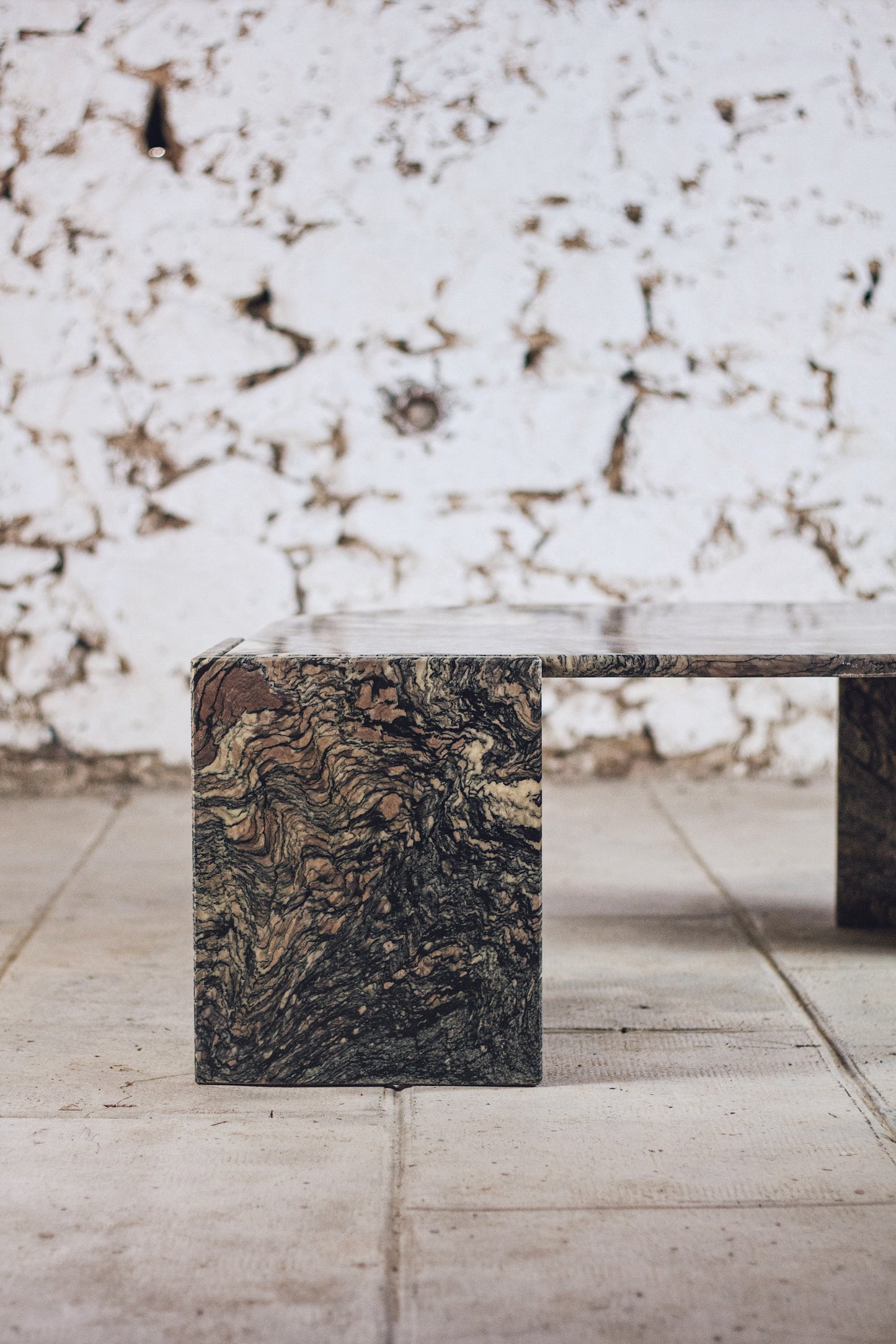 Table basse en marbre forme oeil par Roche Bobois, 1970
