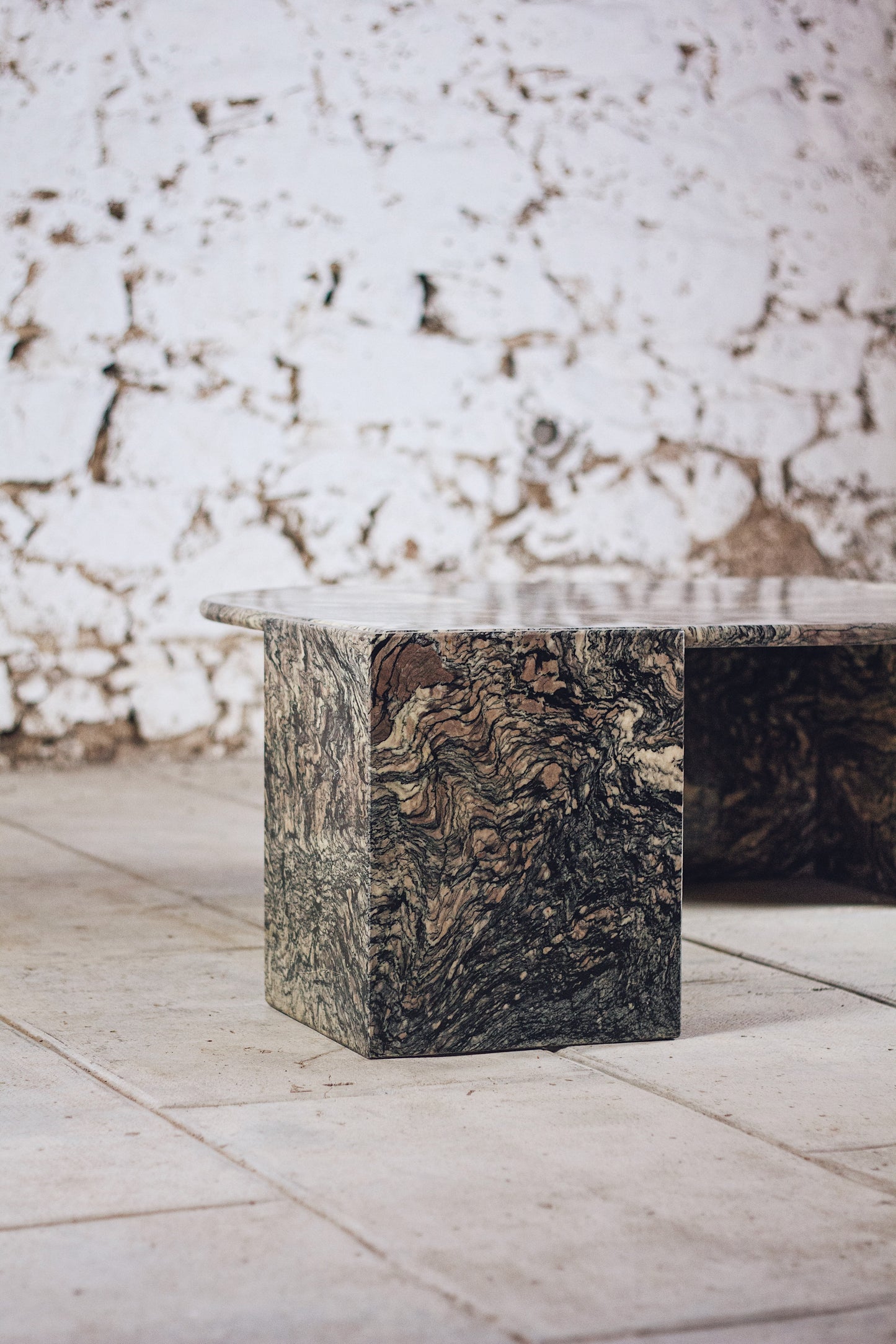 Table basse en marbre forme oeil par Roche Bobois, 1970
