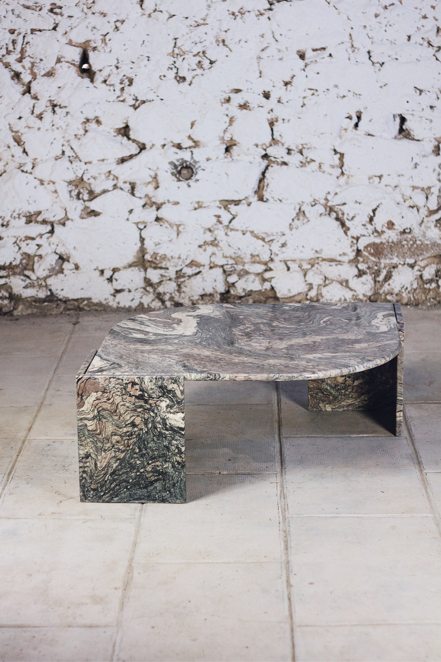 Table basse en marbre forme oeil par Roche Bobois, 1970