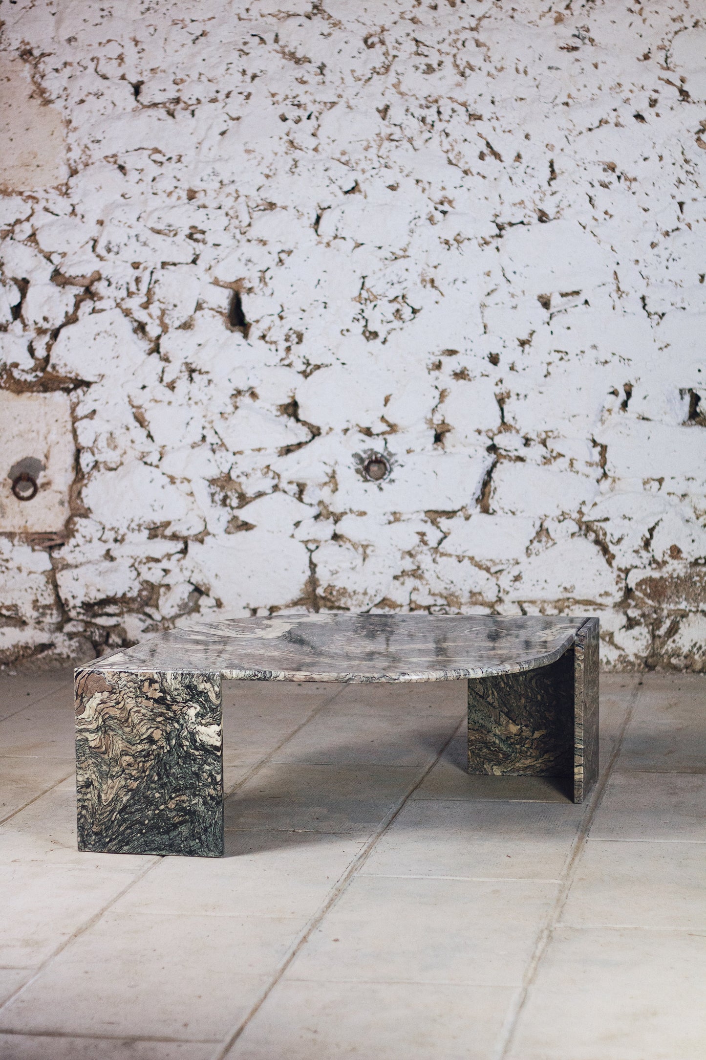 Table basse en marbre forme oeil par Roche Bobois, 1970