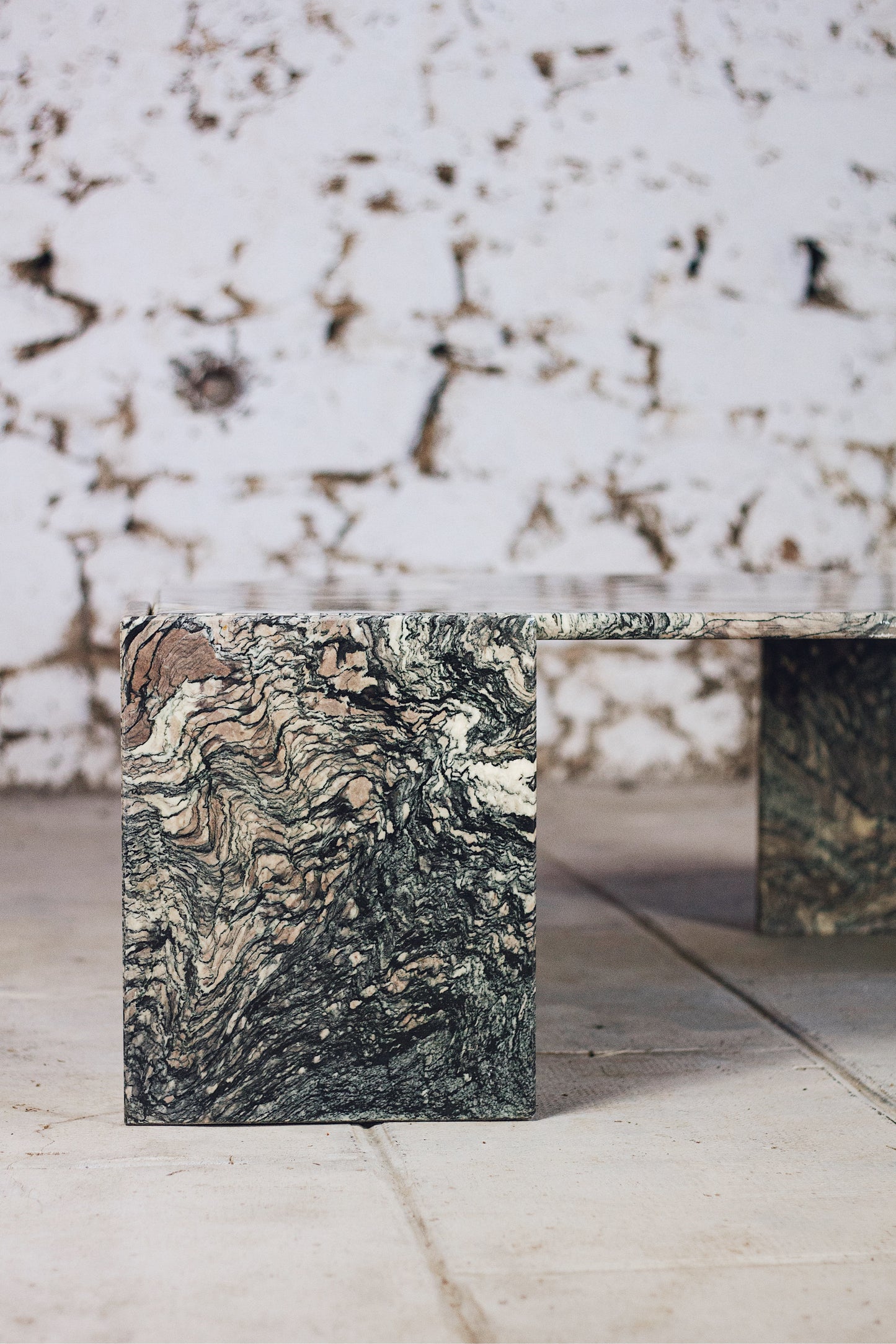 Table basse en marbre forme oeil par Roche Bobois, 1970