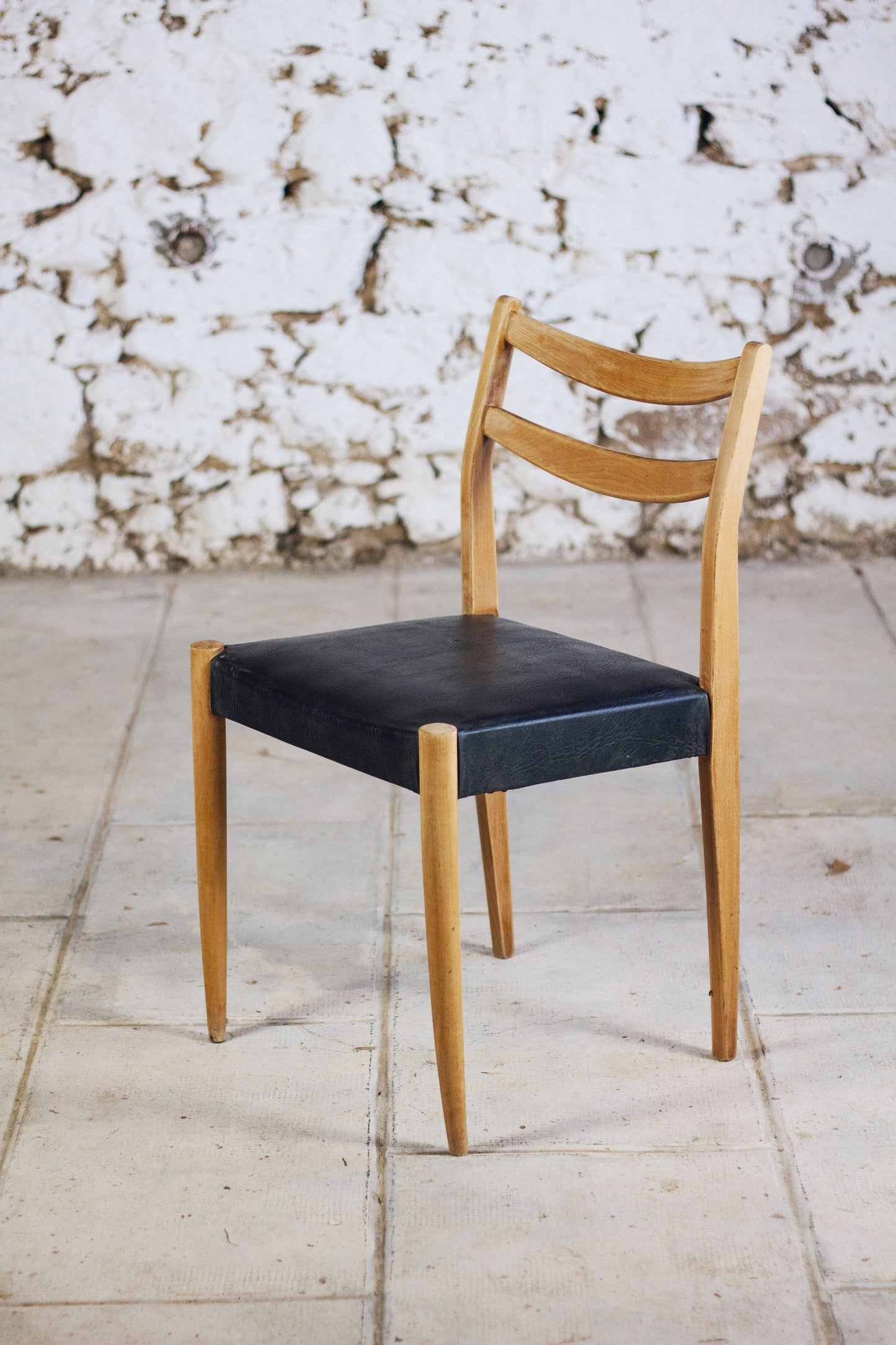 Chaise scandinave vintage en teck et skaï, 1960