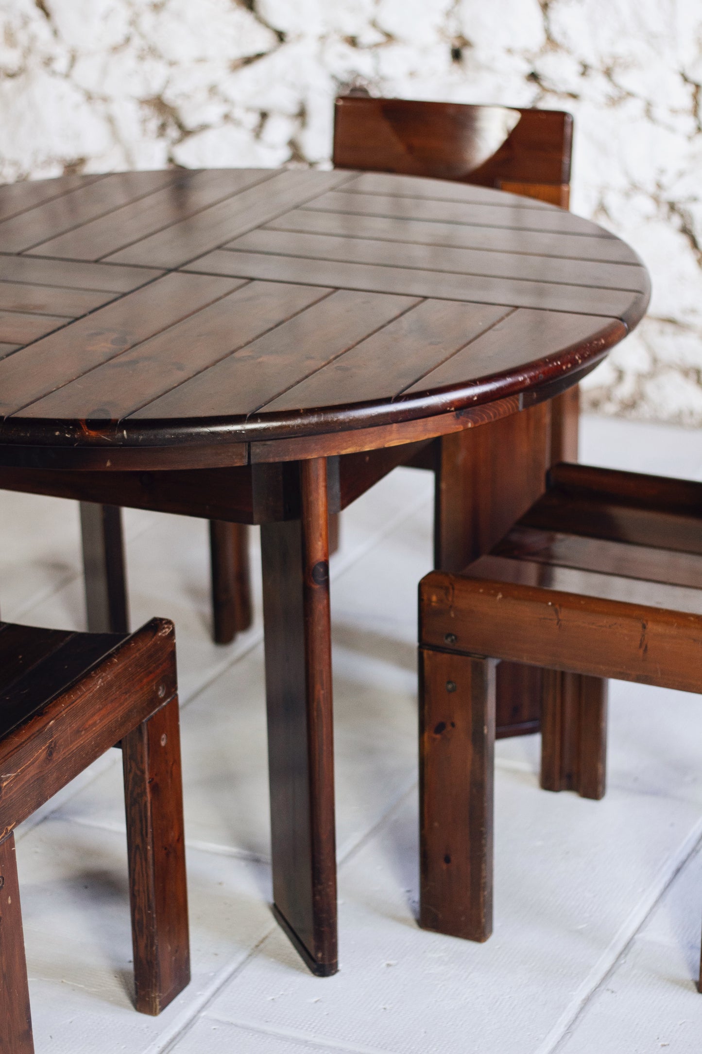 Ensemble table extensible et 5 chaises Silvio Coppola, 1970