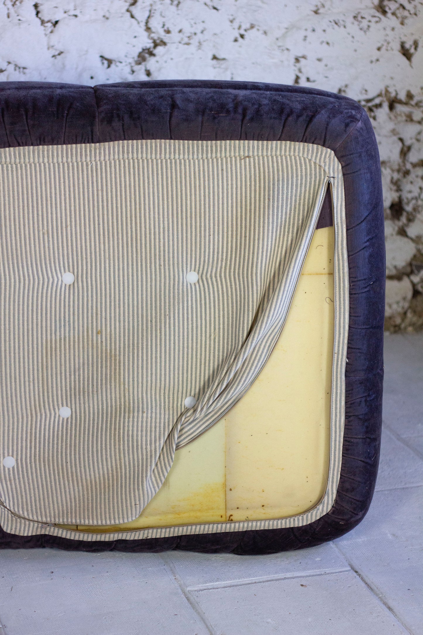 Chauffeuse d'angle Togo aubergine par Michel Ducaroy pour Ligne Roset